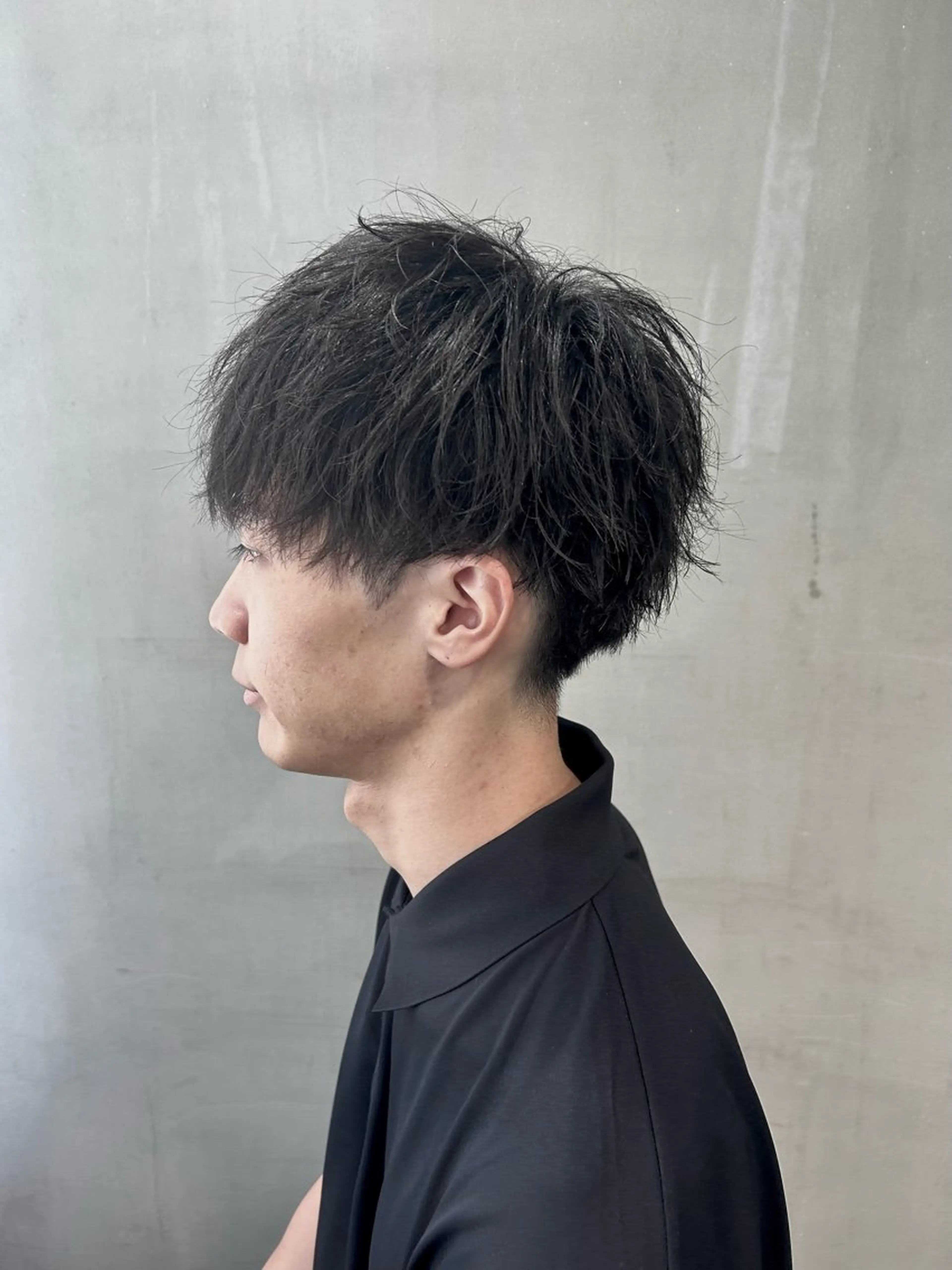 ショート メンズ センターパート マッシュウルフ マッシュ メンズパーマ メンズツイストパーマ カット ヘアセット マッシュ支持率 👑No.1 辻彪斗のヘアスタイル