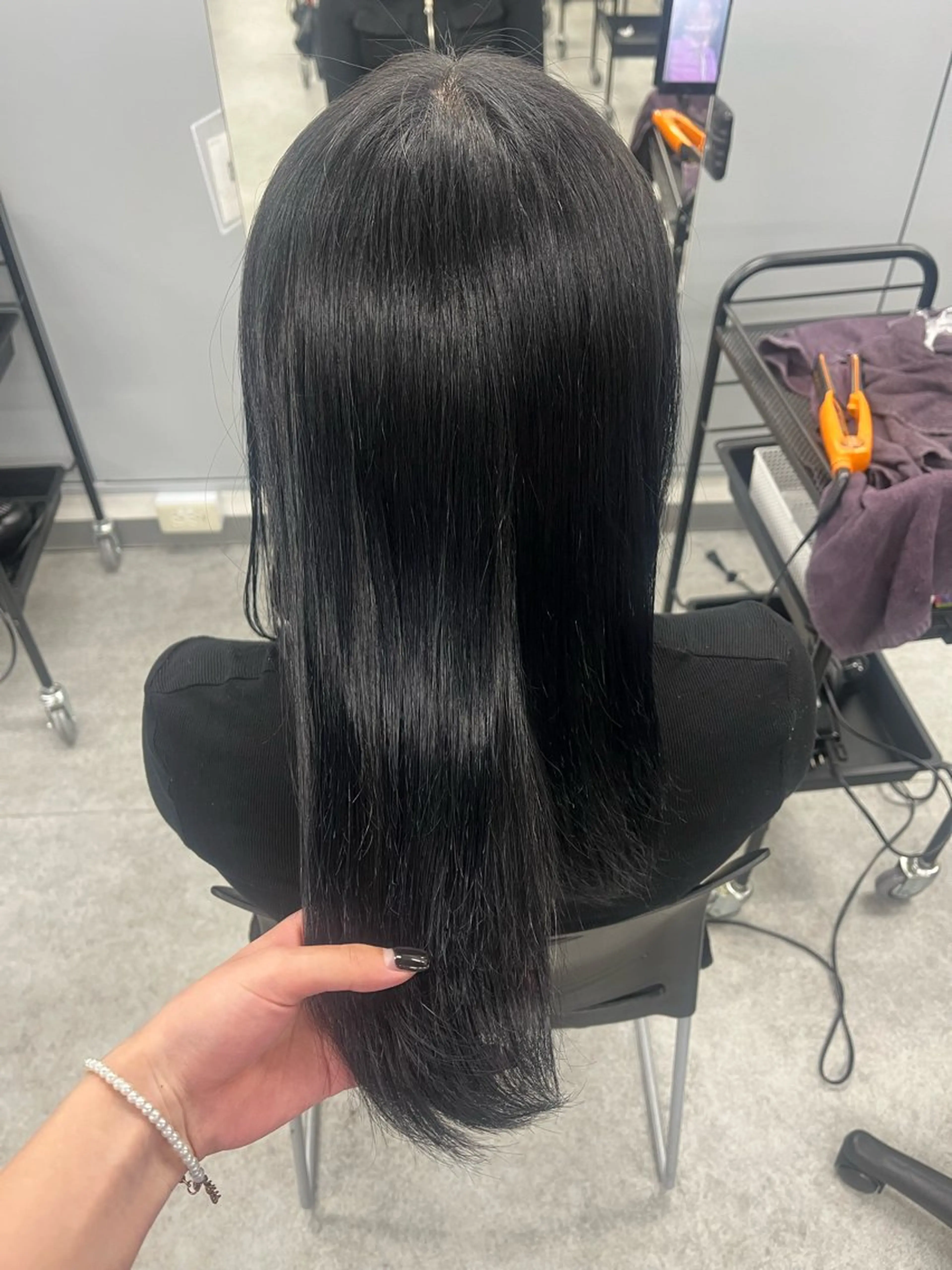 ミディアム カラー 黒髪 ブルーカラー ブルーブラック カット ヘアカラー 大人上品ベージュ 🎀HARUNAのヘアスタイル