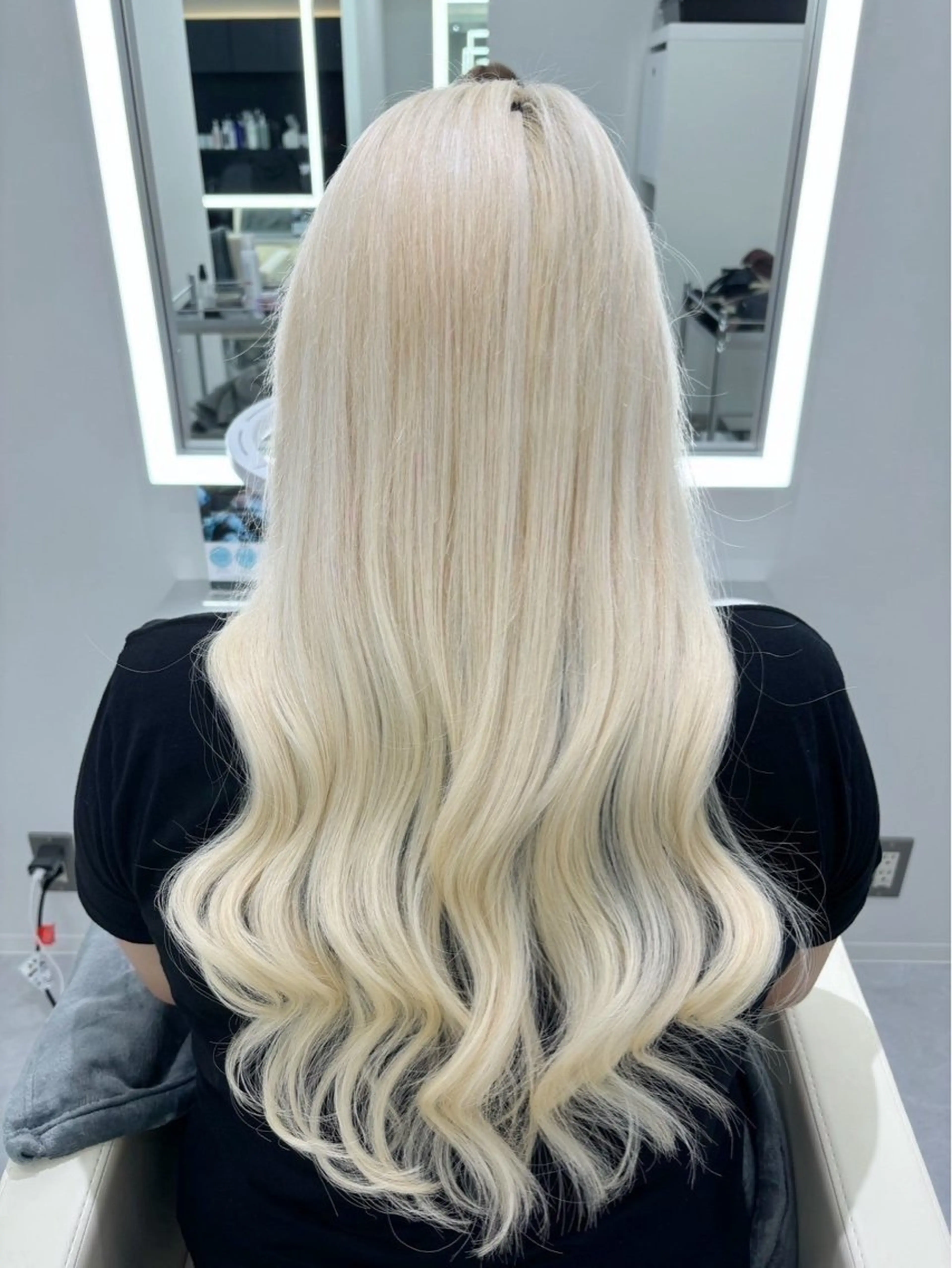 ロング カラー 抜きっぱなしブロンド ブロンド TACE新宿所属・TACE AYANOのヘアスタイル