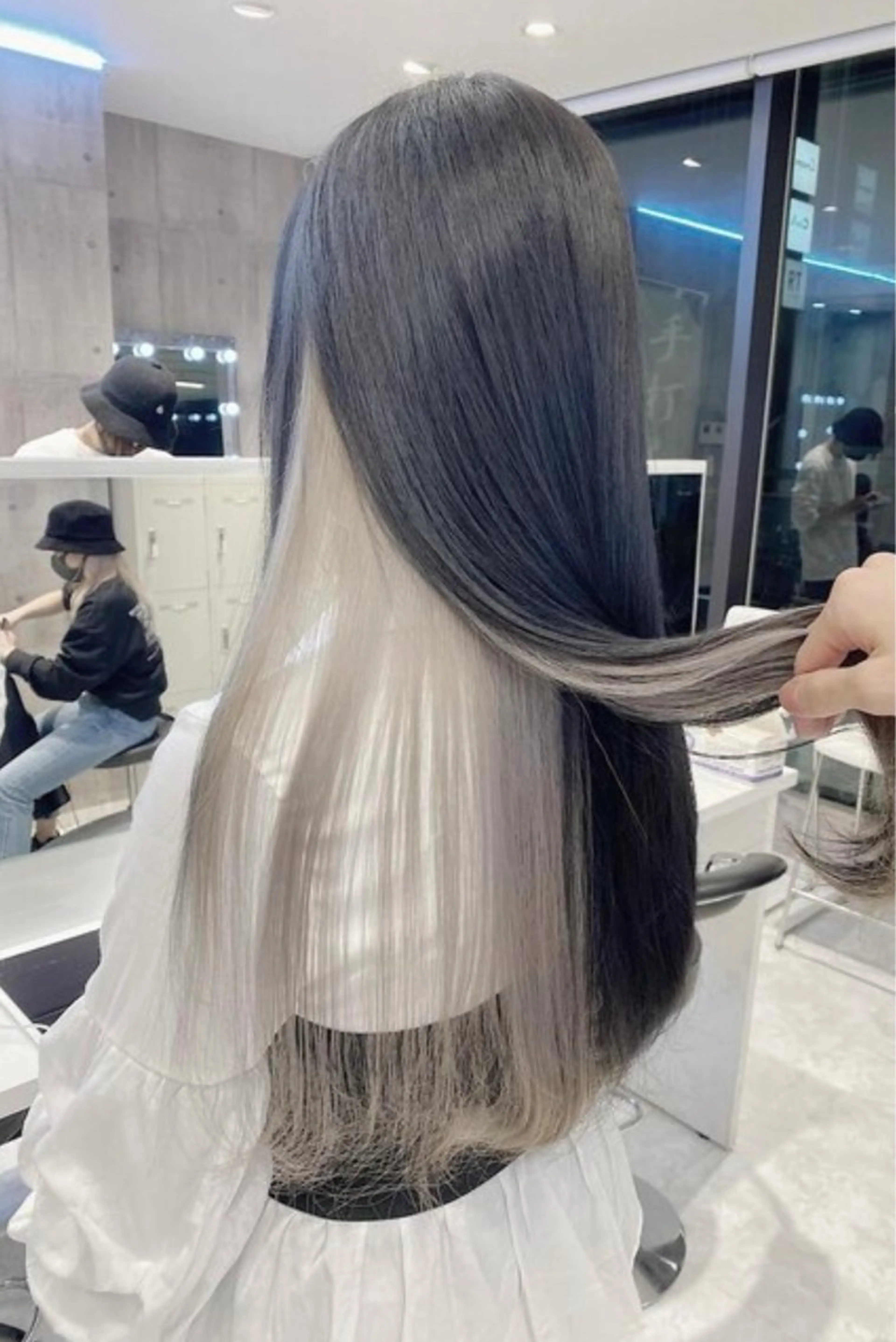 カラー ブリーチ ケアブリーチ ハイトーンカラー インナーカラー ヘアカラー のん🎀ハイトーン/ レイヤーカット🐳のヘアスタイル