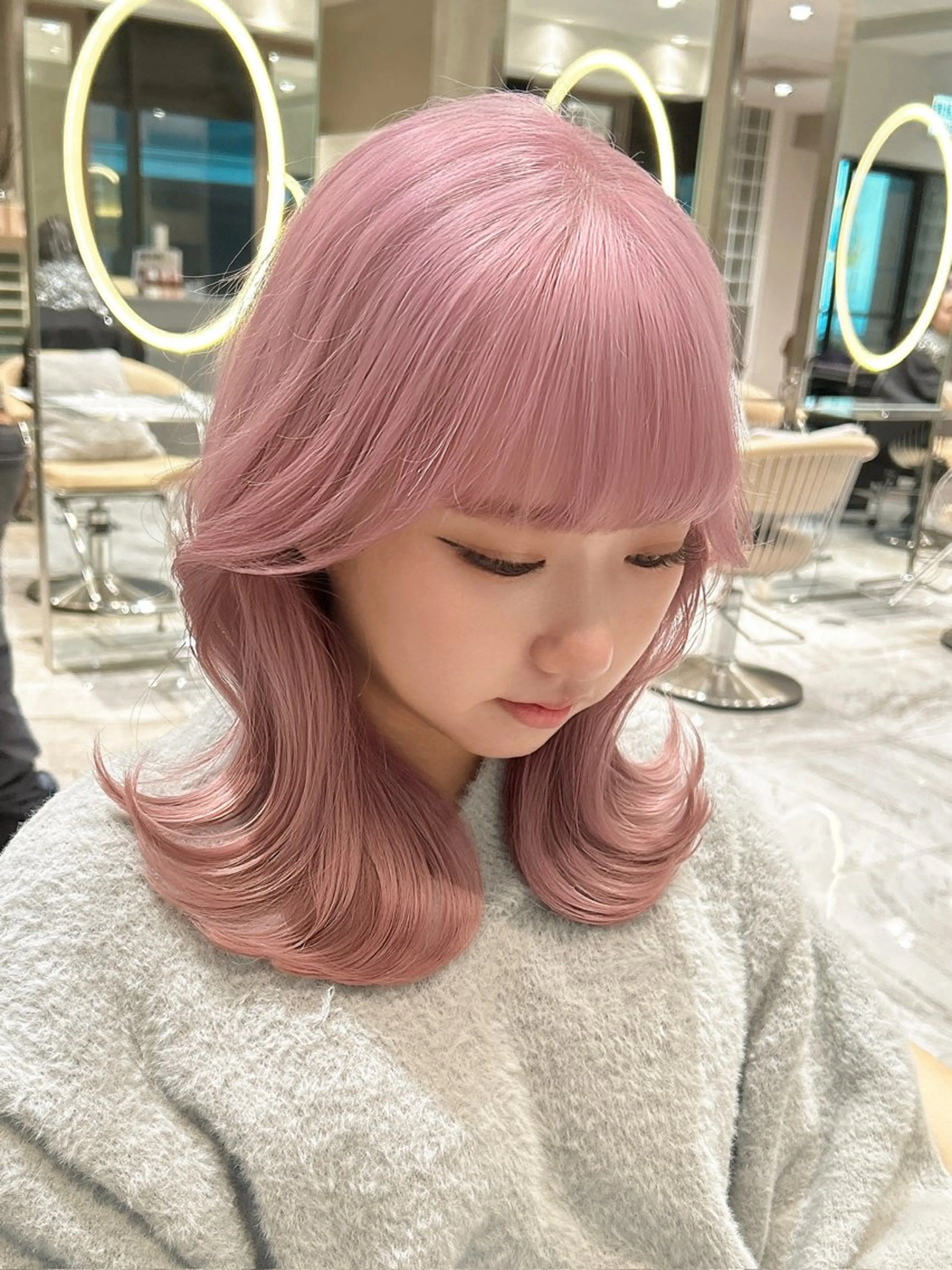 ミディアム レイヤーカット カット ヘアカラー トリートメント 🥇KEN /人気指名殺到中‼️のヘアスタイル