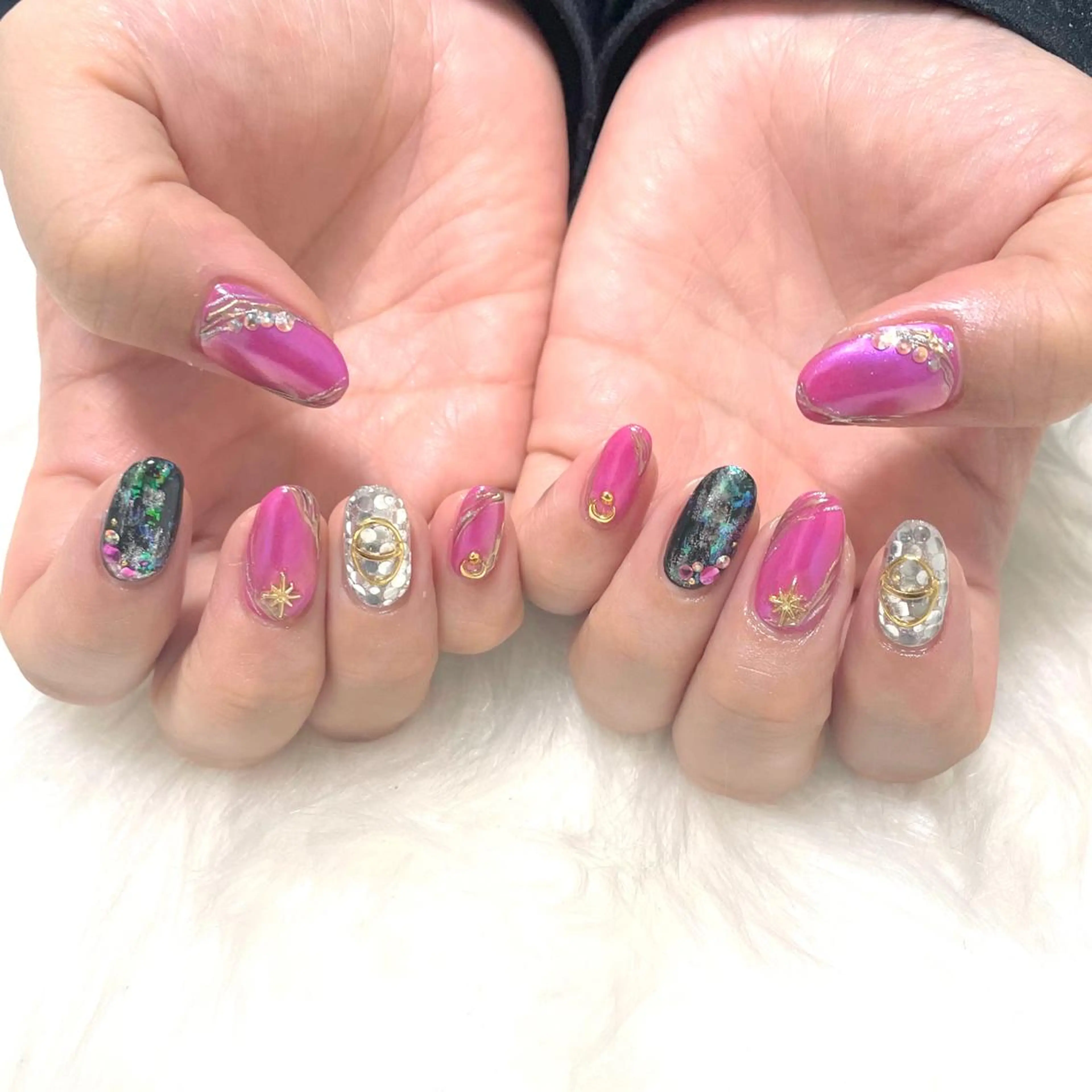 ネイル オーロラネイル ピンク シルバー MADDY NAILS所属・MADDYNAILS ✴︎柏痛ネイルのネイルデザイン