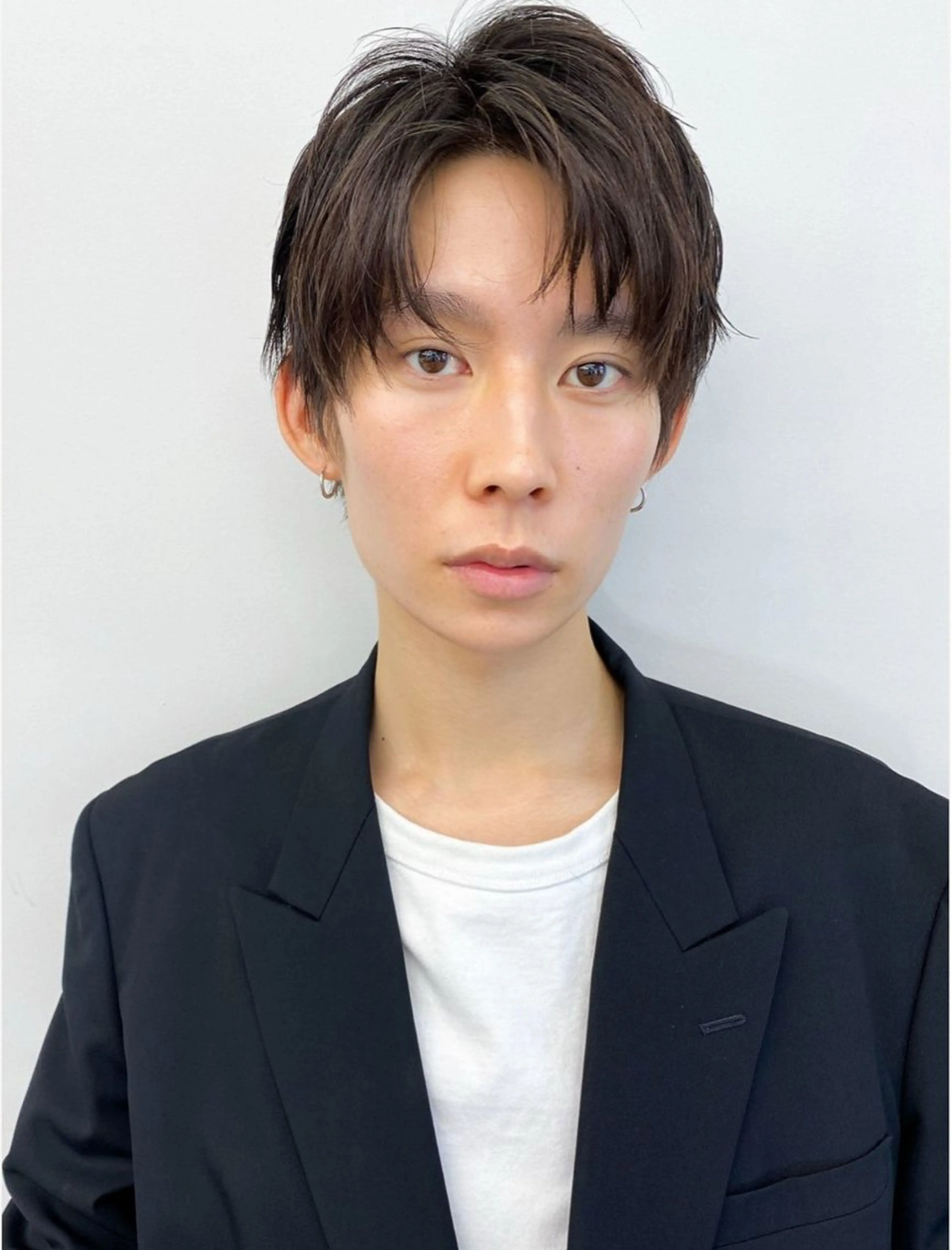 ショート パーマ メンズ センターパート ダウンパーマ メンズ韓国風 韓国マッシュ マッシュ カット パーマ 加藤 いくみのヘアスタイル