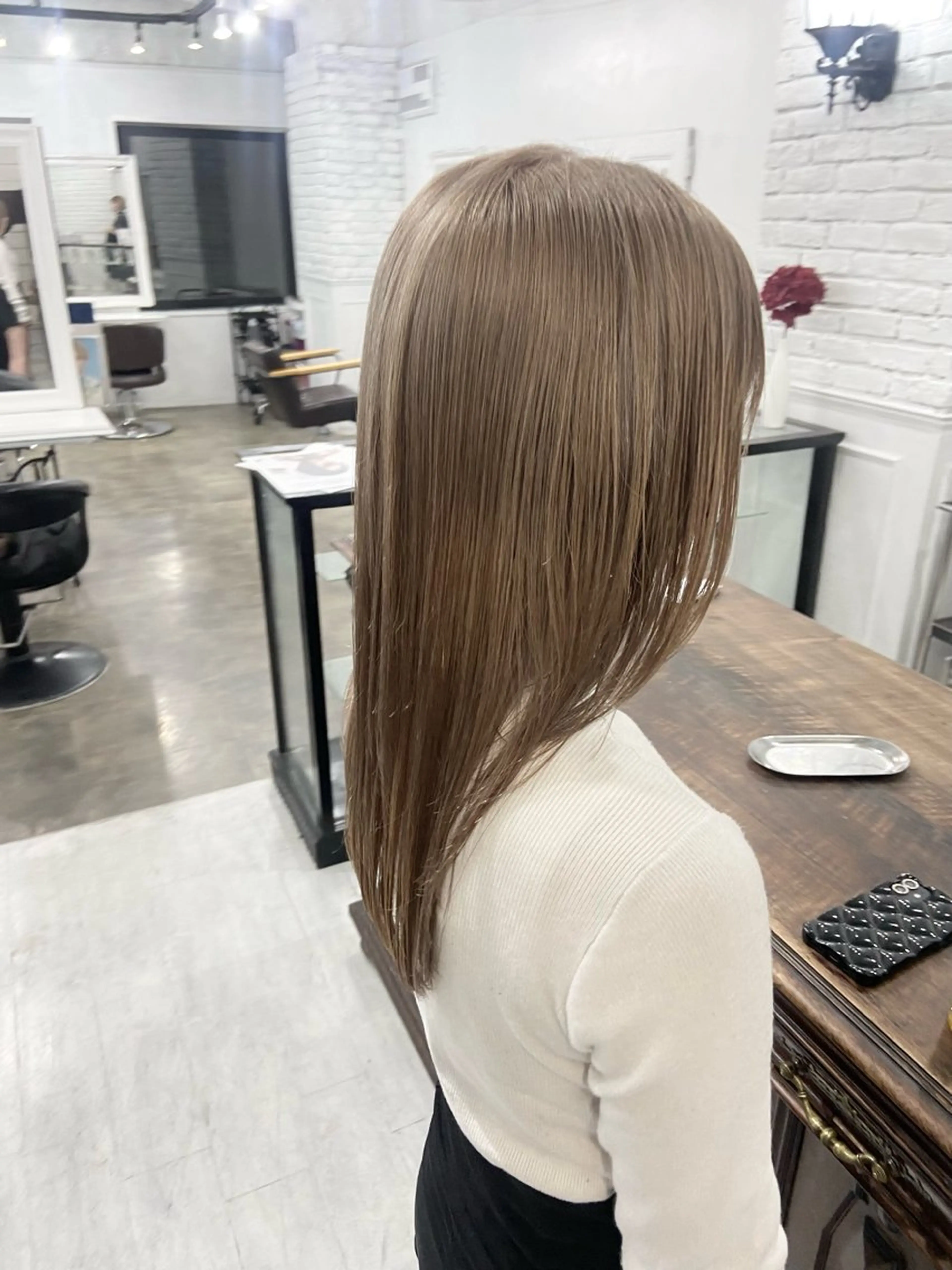 ミディアム カラー ベージュカラー ブリーチ 抜きっぱなしブロンド ブロンド ケアブリーチ ヘアカラー トリートメント SALOWIN札幌大通り所属・札幌ハイトーン/ ブリーチカラー/ドイのヘアスタイル
