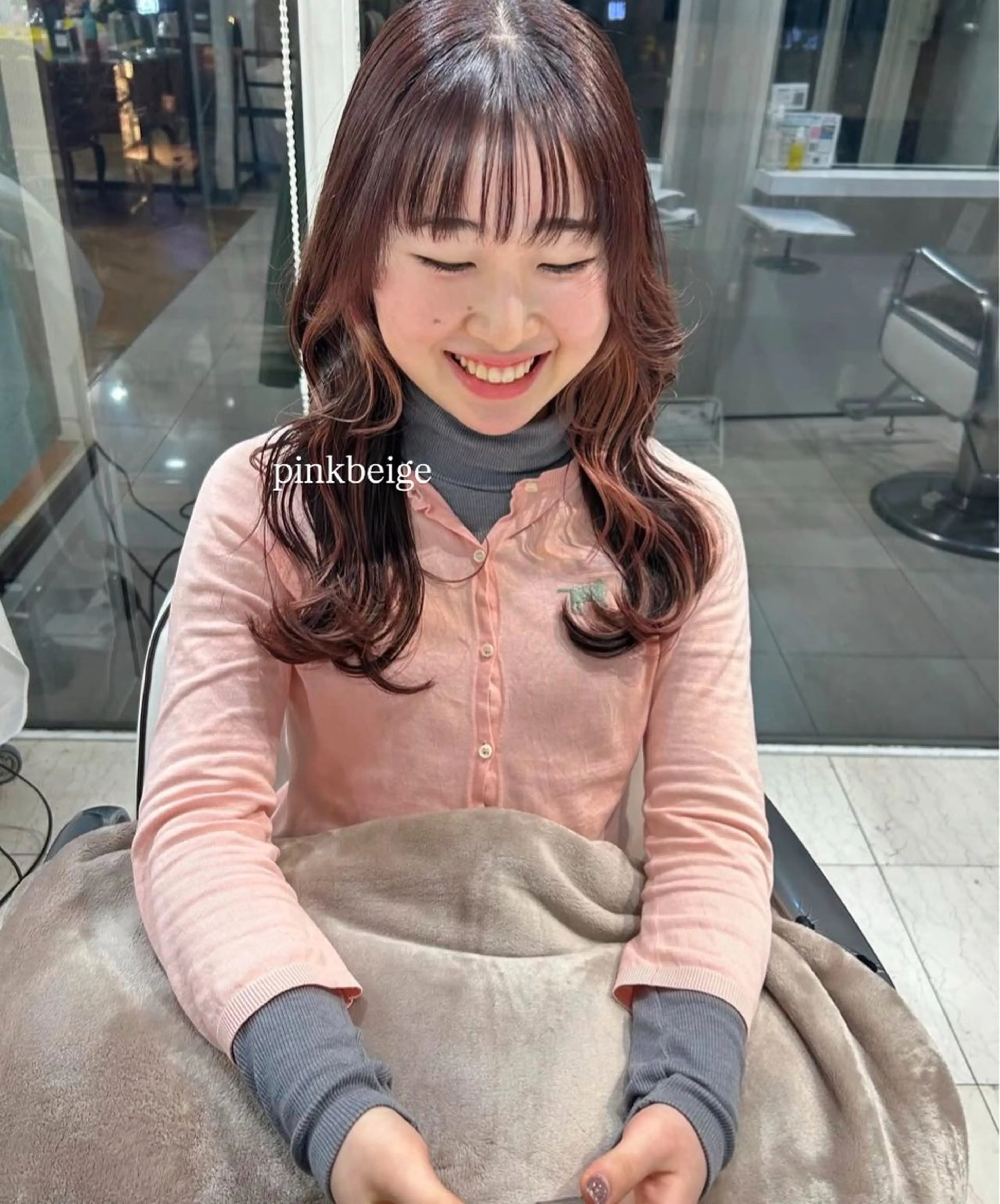 セミロング カラー ベージュカラー インナーカラー ピンクカラー ピンクベージュ ヘアカラー ありむらもえ/ インナーカラーのヘアスタイル