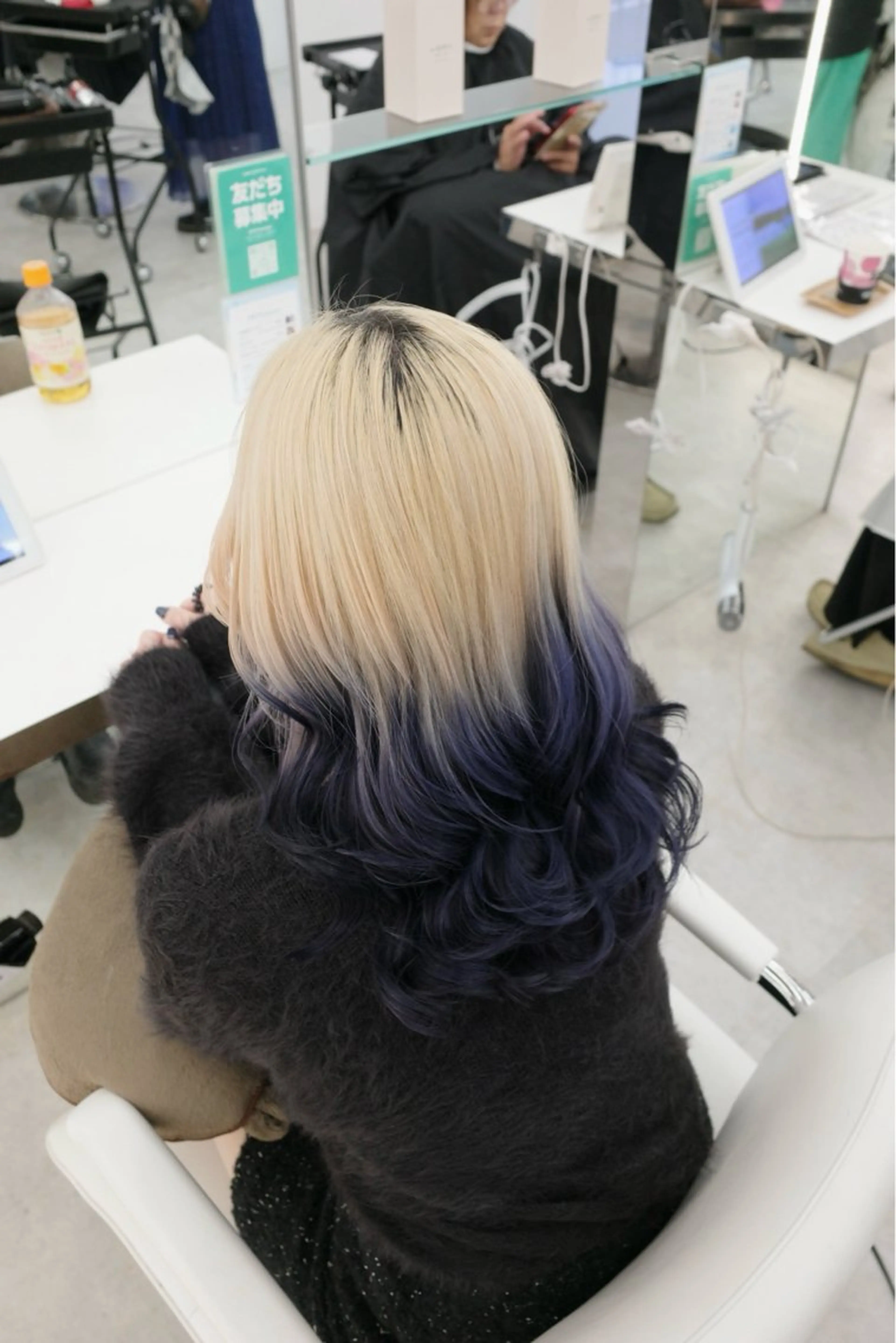 セミロング カラー ブロンド ブルーカラー グラデーションカラー ネイビーカラー ヘアカラー トリートメント 透明感ハイトーン特化 /ケアブリーチ/莉駒のヘアスタイル