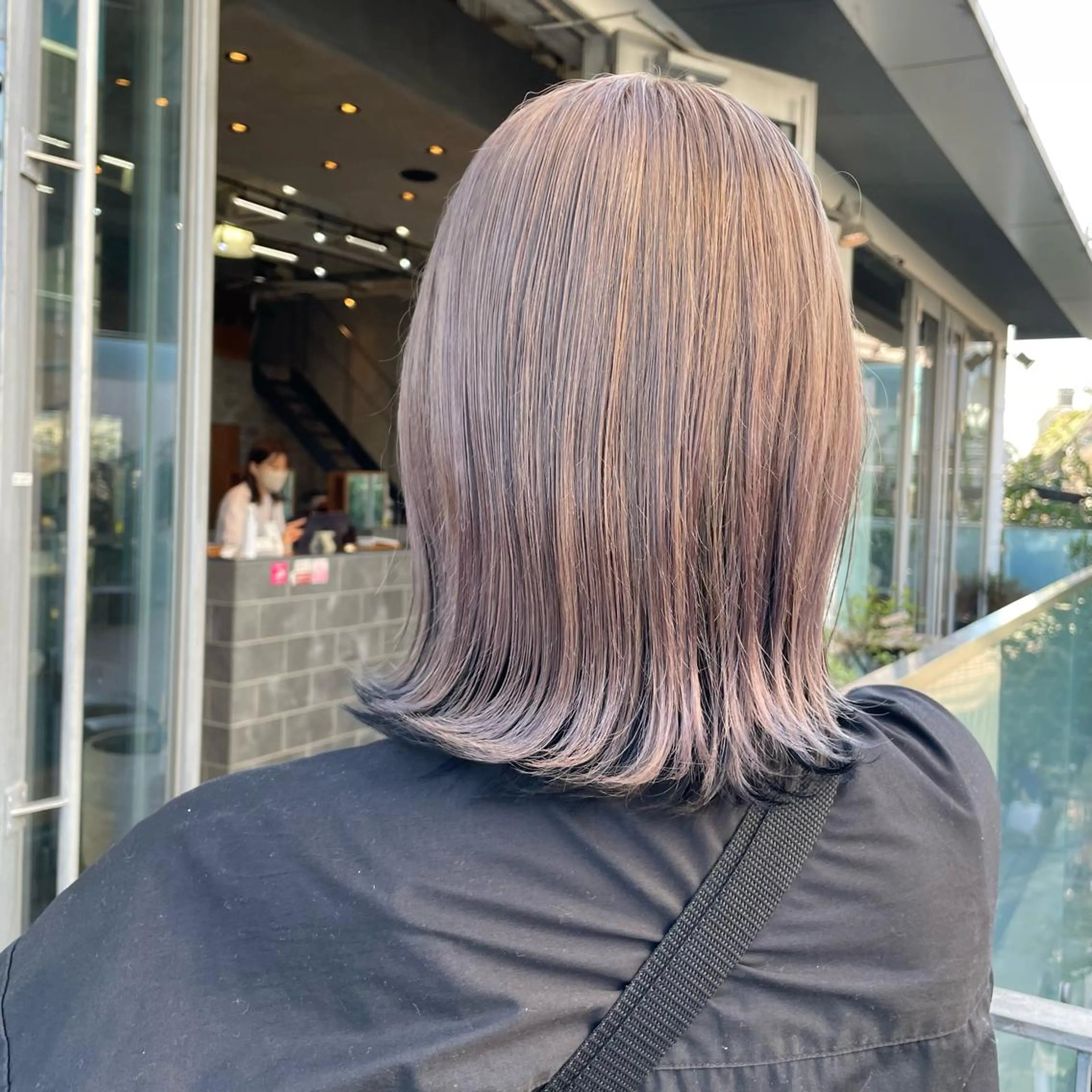 ミディアム 顔まわりレイヤー🎀 くぼやま　みおのヘアスタイル