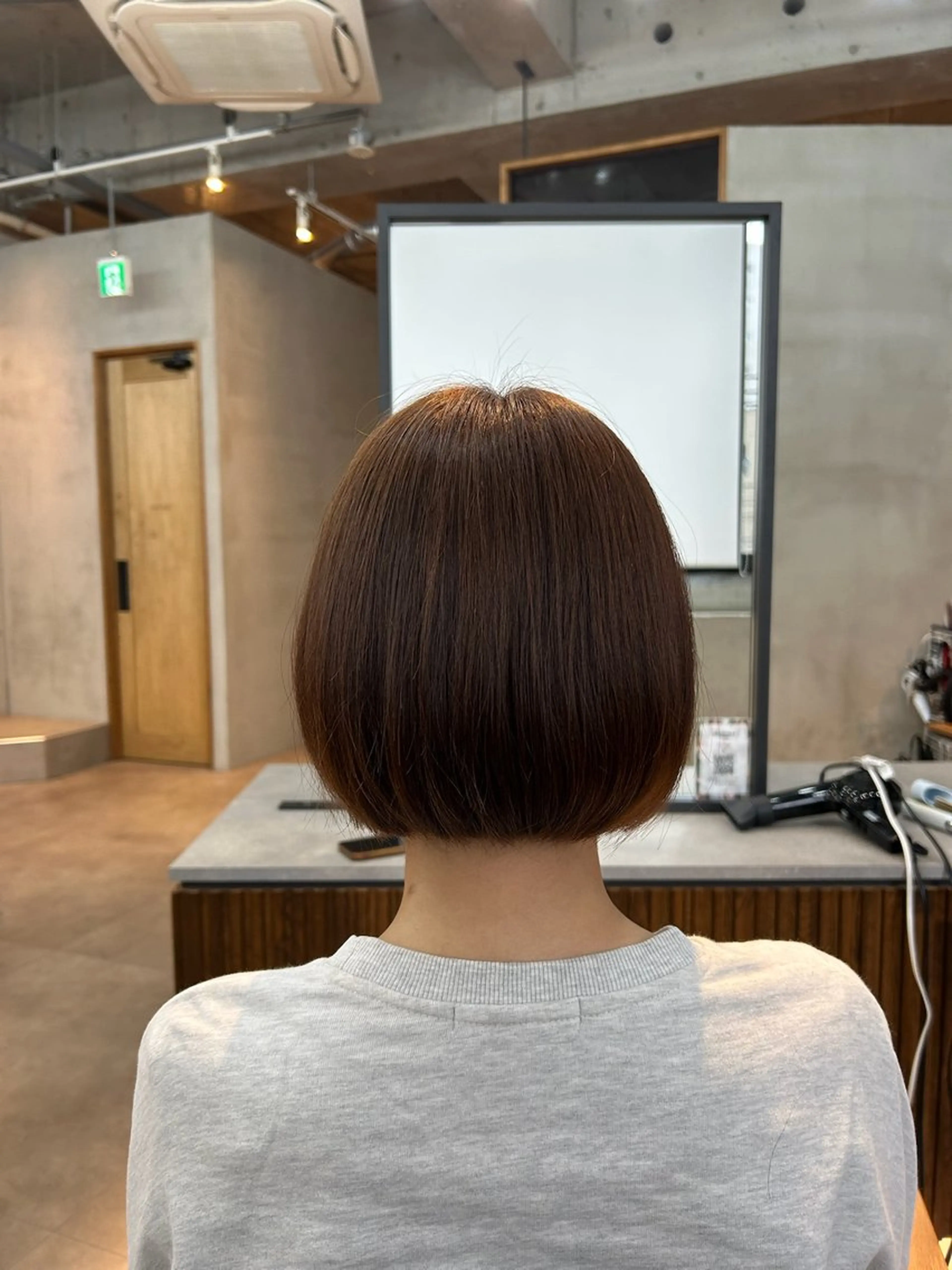 ショート ヘアカラー 小笠原 百雪のヘアスタイル