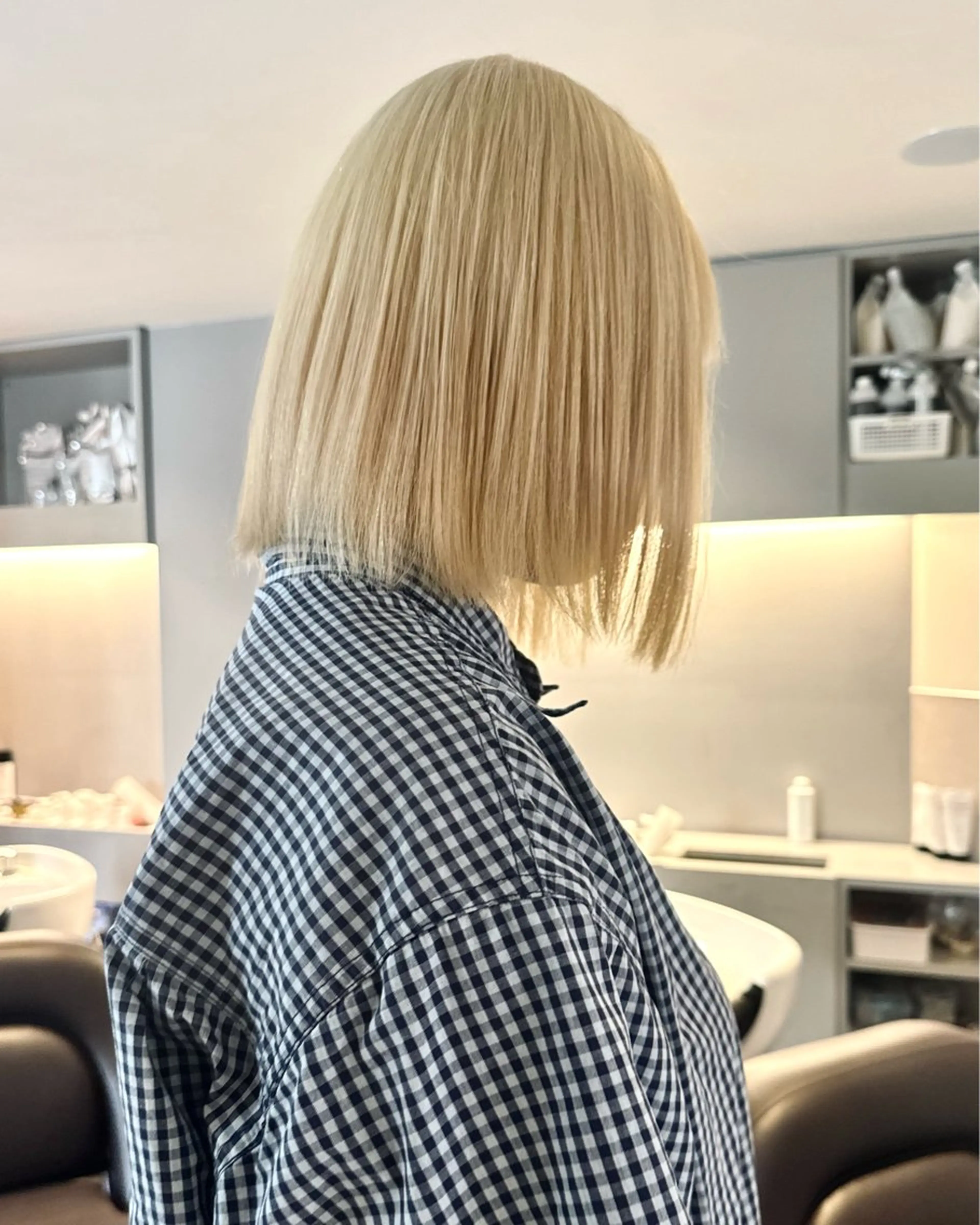 ショート カラー ブリーチ 抜きっぱなしブロンド ブロンド ヘアカラー トリートメント RAIMA ハイトーンレイヤーのヘアスタイル