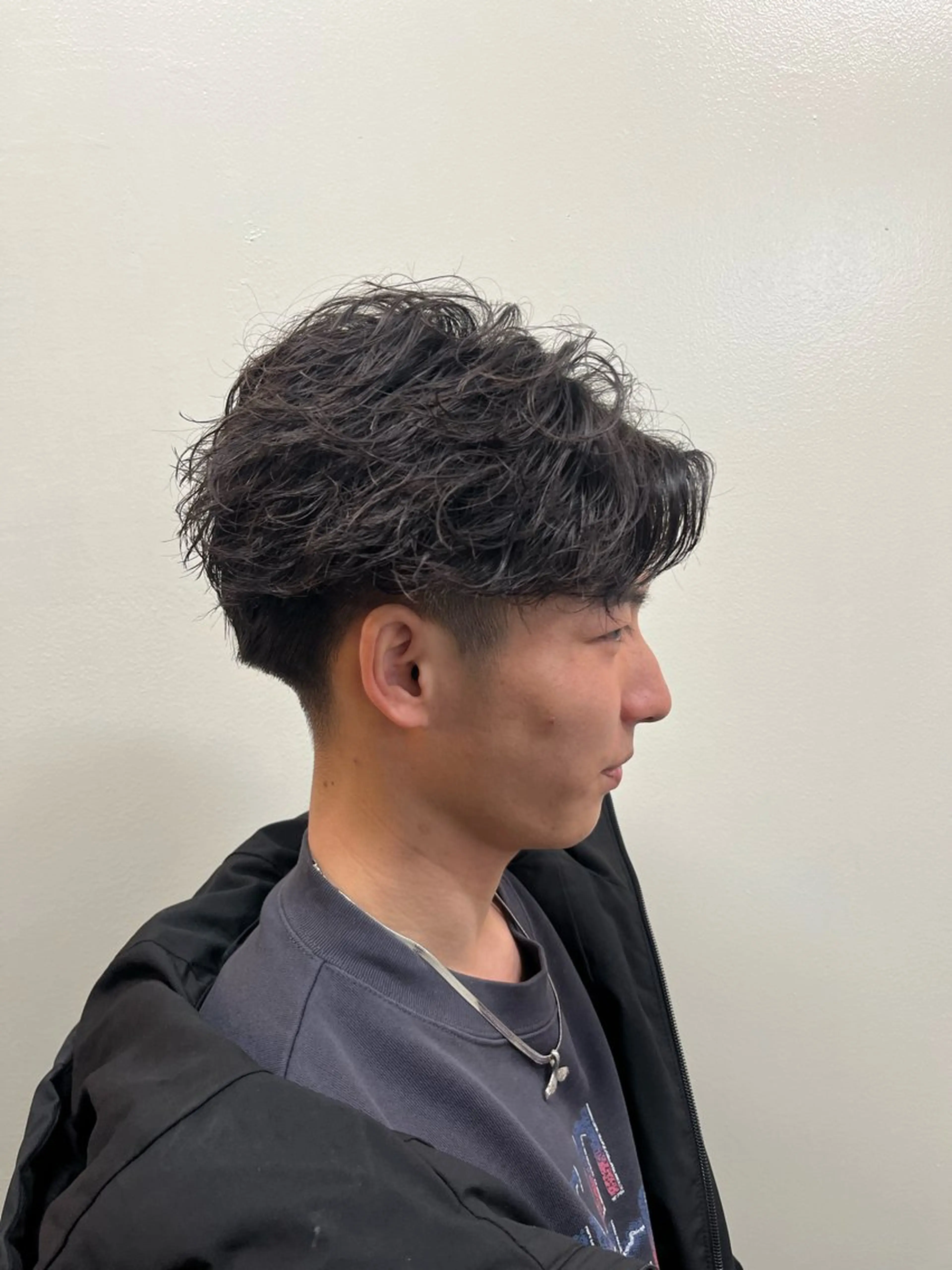 ショート パーマ メンズ フェザーパーマ メンズパーマ カット パーマ カルマ・ニュアンス パーマ　須田龍世のヘアスタイル