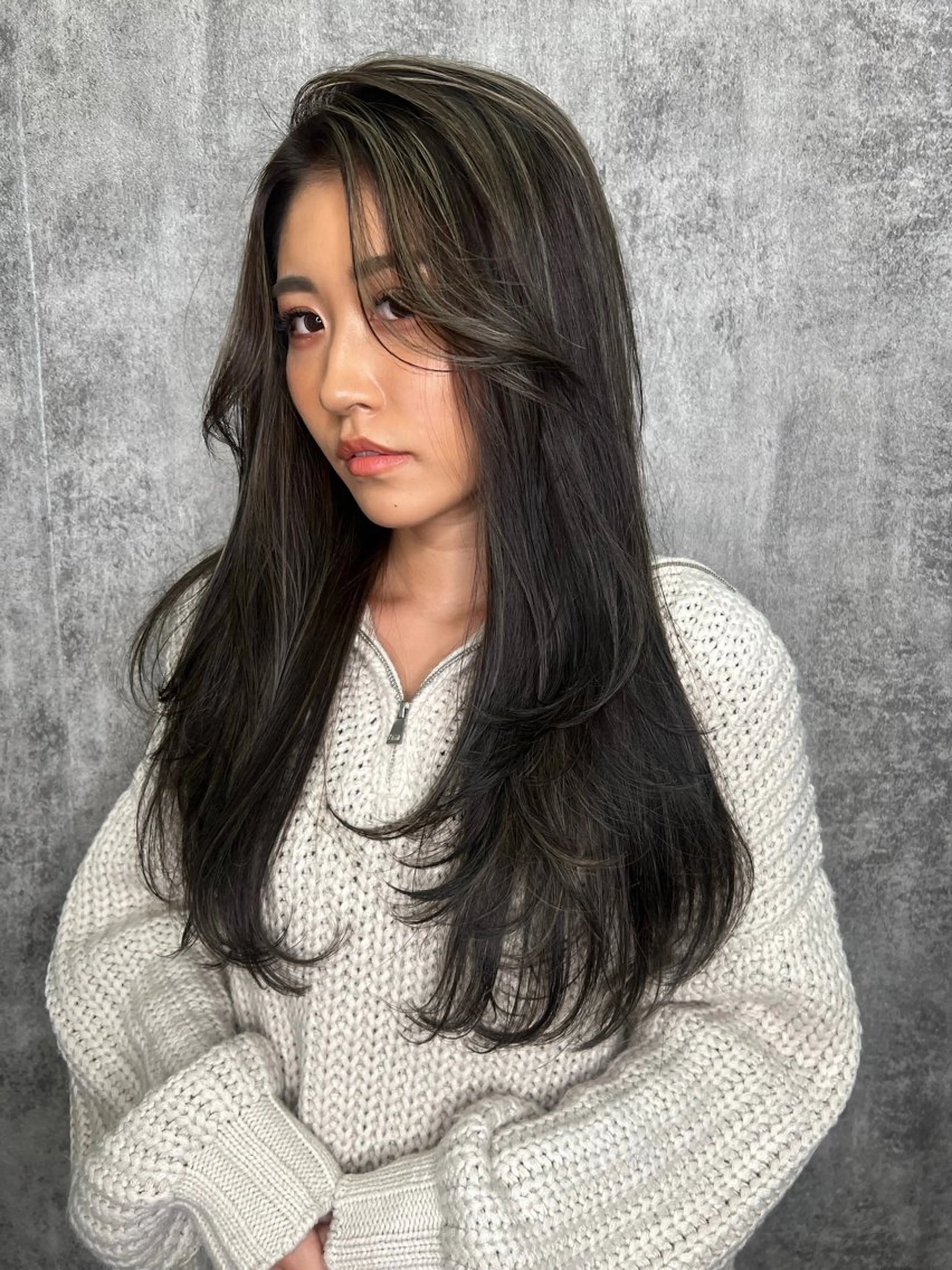 ロング ロングレイヤー くびれヘア 外国人風カラー レイヤーカット ロング 🩶透明感グレージュ /レイヤー🩶のヘアスタイル