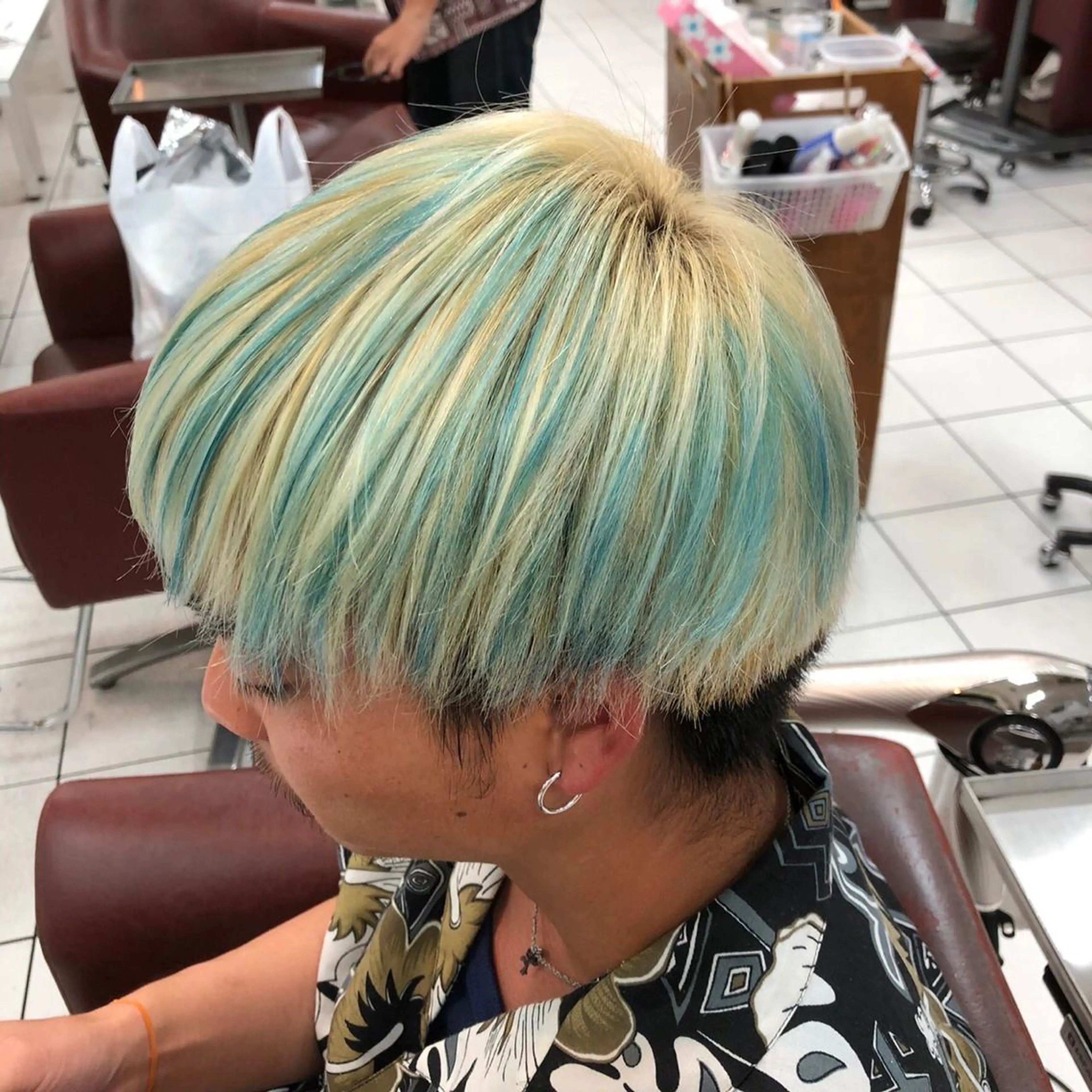 ショート ヘアカラー soin by poshのヘアスタイル