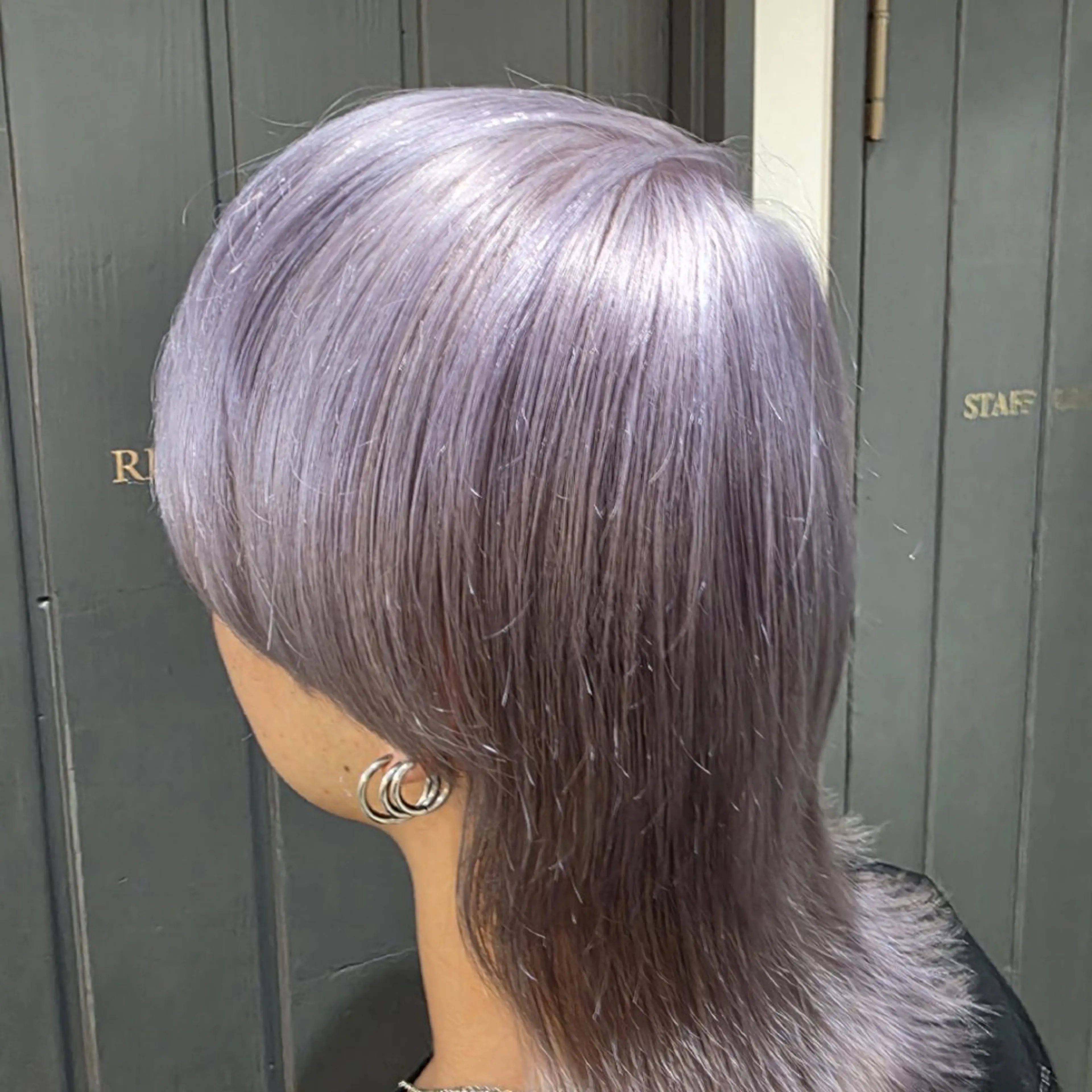 ミディアム メンズ カラー メンズブリーチ ブリーチ パープルカラー シルバー ヘアカラー トリートメント ヘアセット メンズスタイル✂/ ハイトーン/りゅうのヘアスタイル