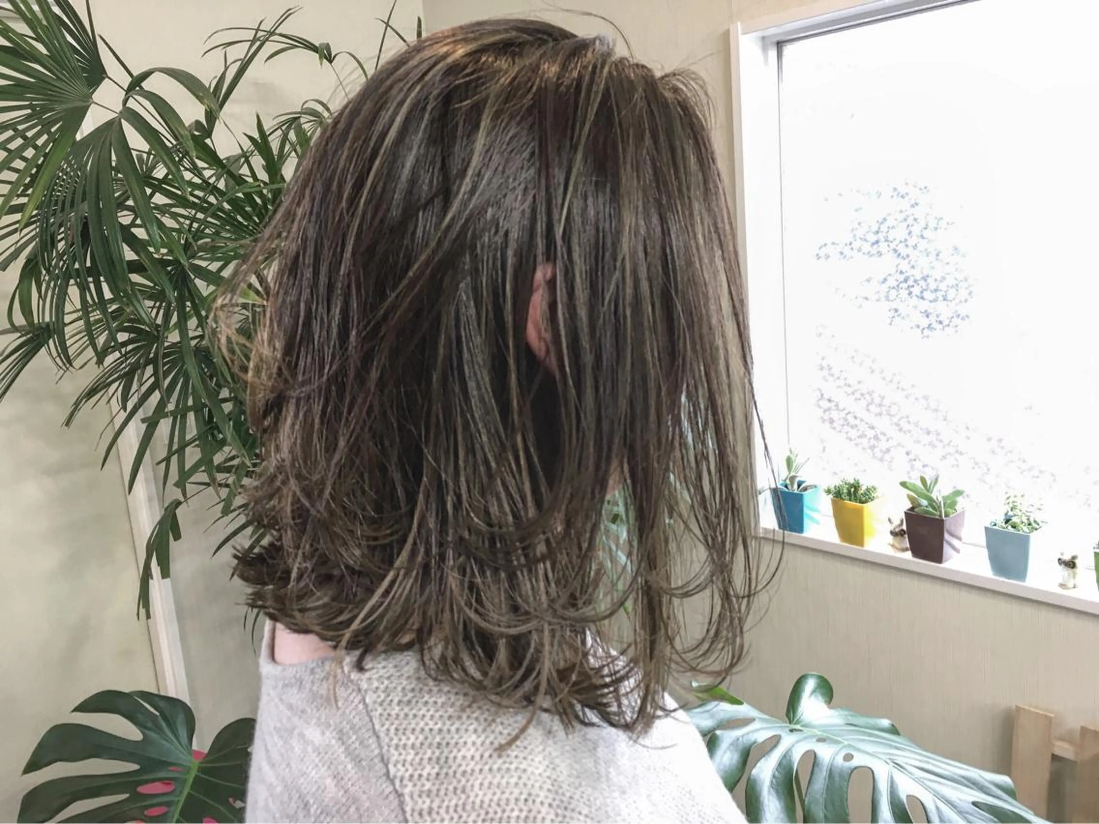 ミディアム カラー ハイライトカラー ボブ ハイライト ケアブリーチ白髪染め TAKUMIのヘアスタイル