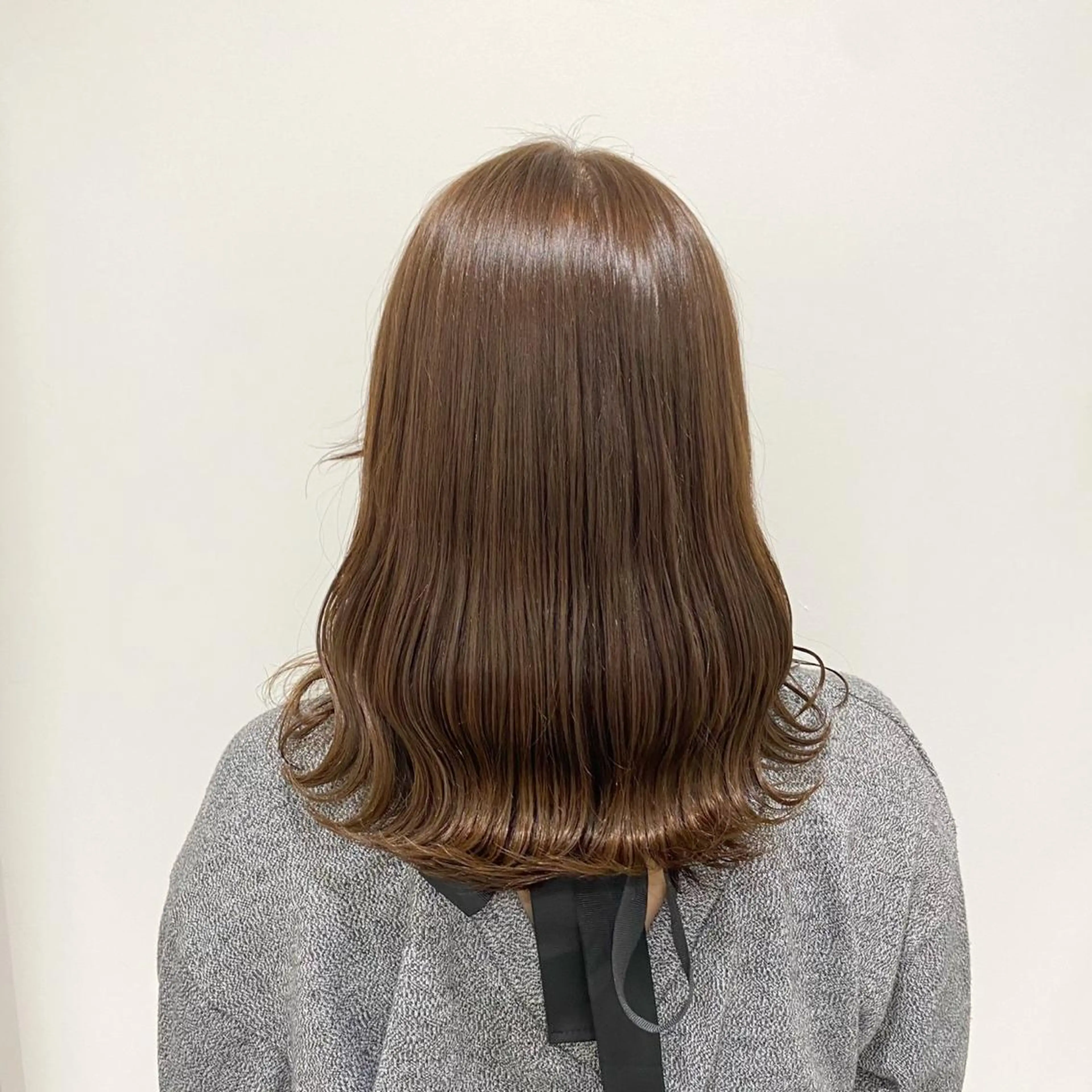 ミディアム カラー ベージュカラー 🪞ハイトーン🪞 🤍waka🤍のヘアスタイル