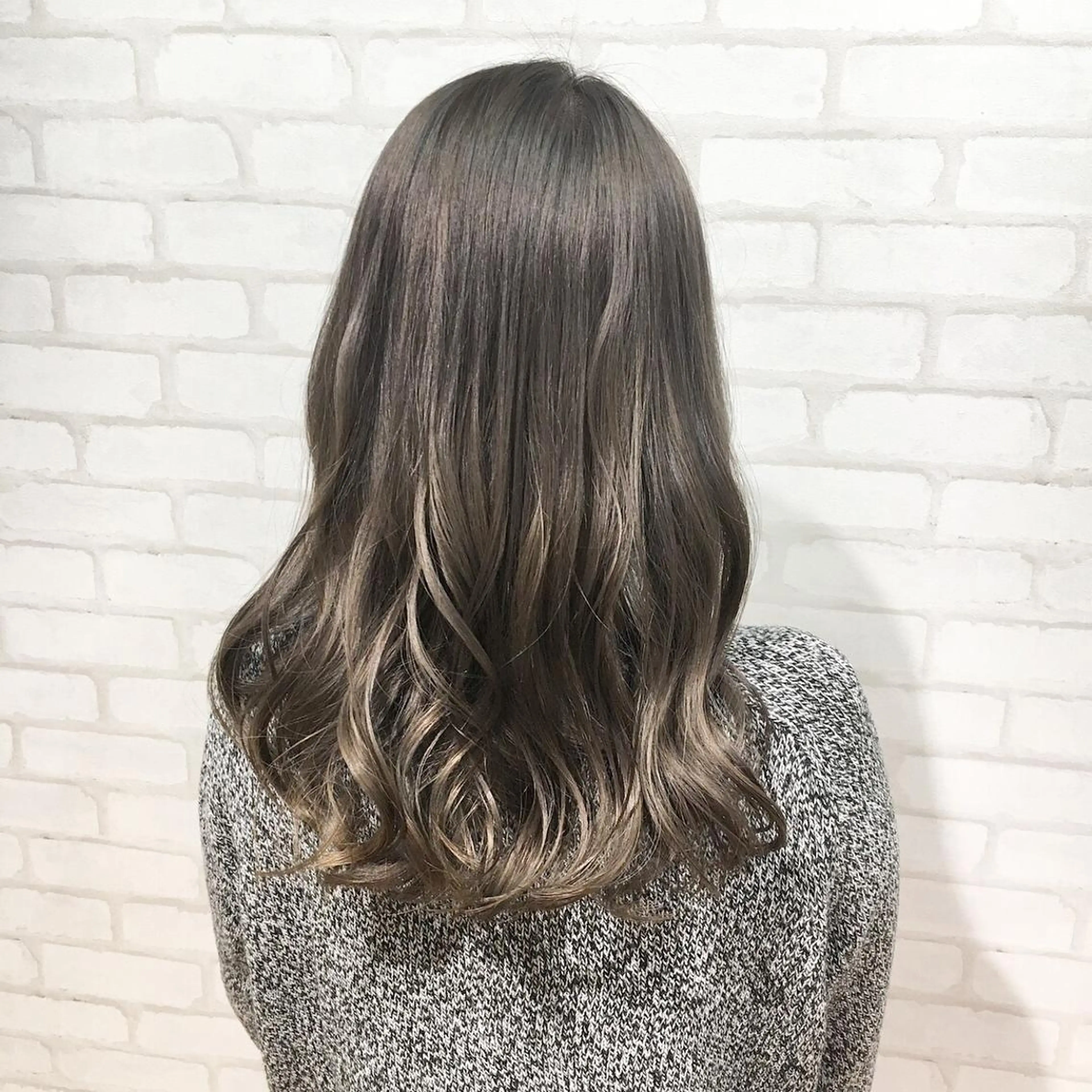 ロング カラー ヘアアレンジ グレージュ カット ヘアカラー トリートメント ✨艶髪✨透明感✨ 山内大樹のヘアスタイル