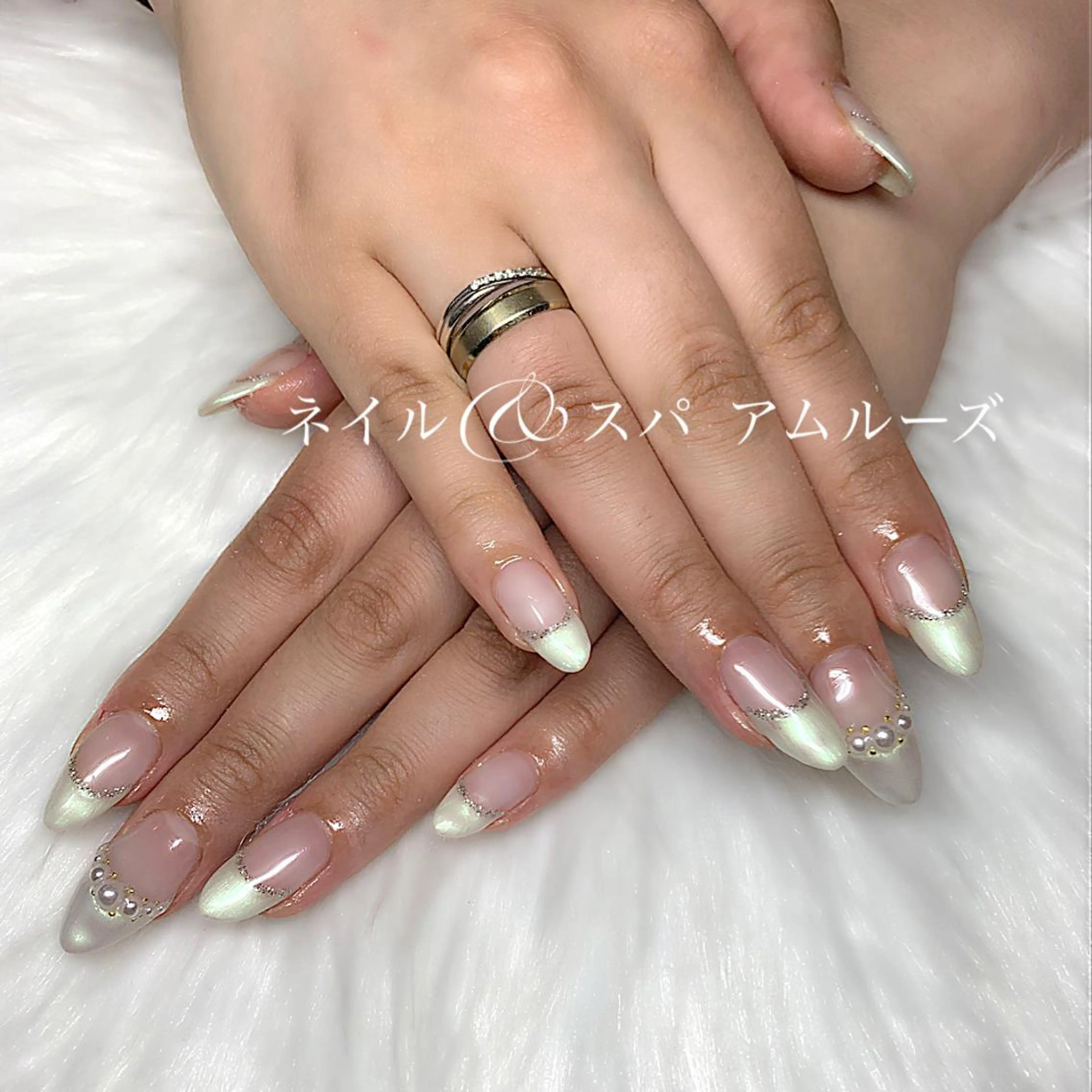 ネイル フレンチネイル 春ネイル ストーンネイル ホワイト ハンドネイル Amoureuse KARENのネイルデザイン