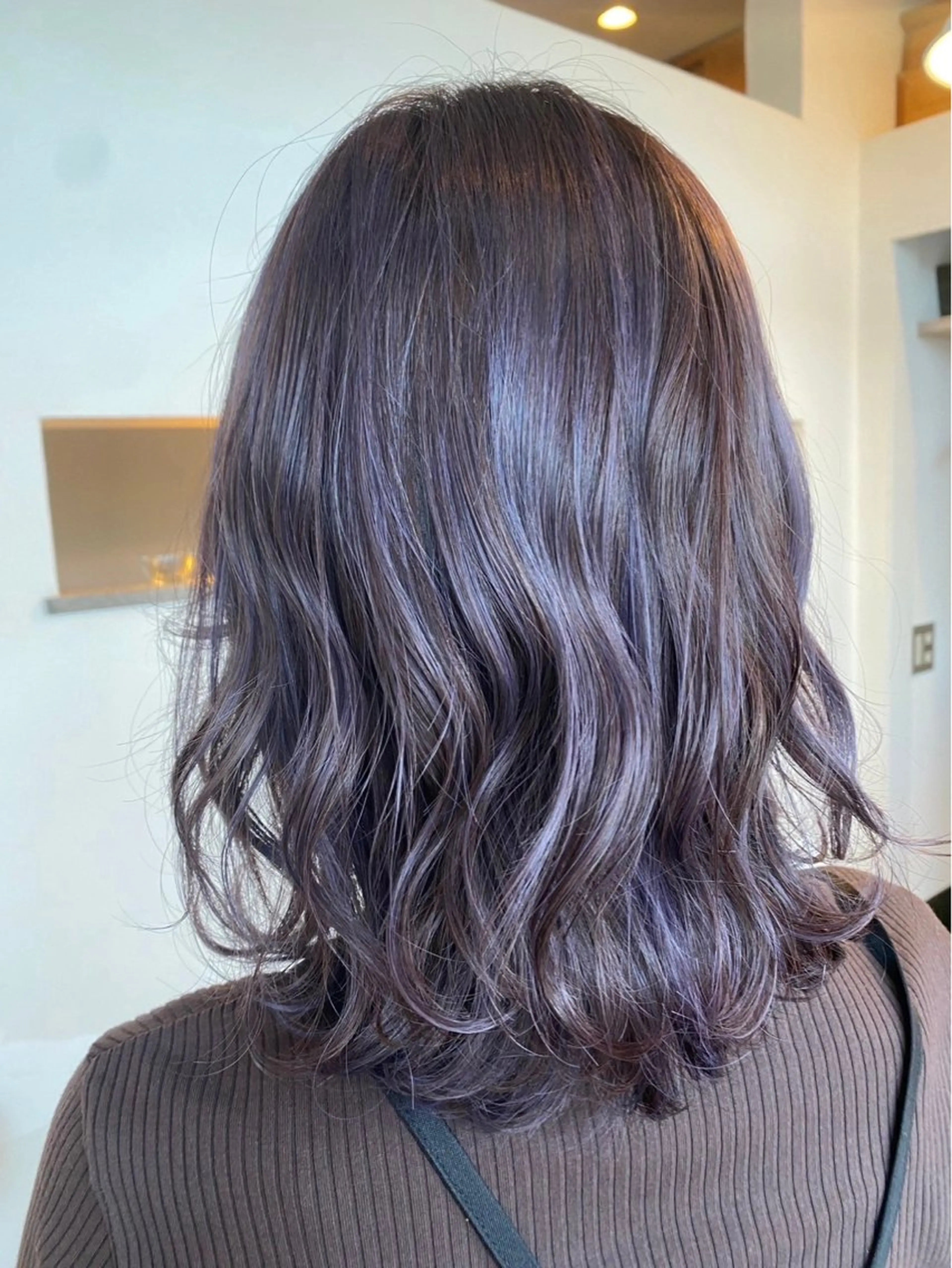 カラー ブルーカラー ハイライトカラー バイオレットカラー 佐藤 茉実のヘアスタイル