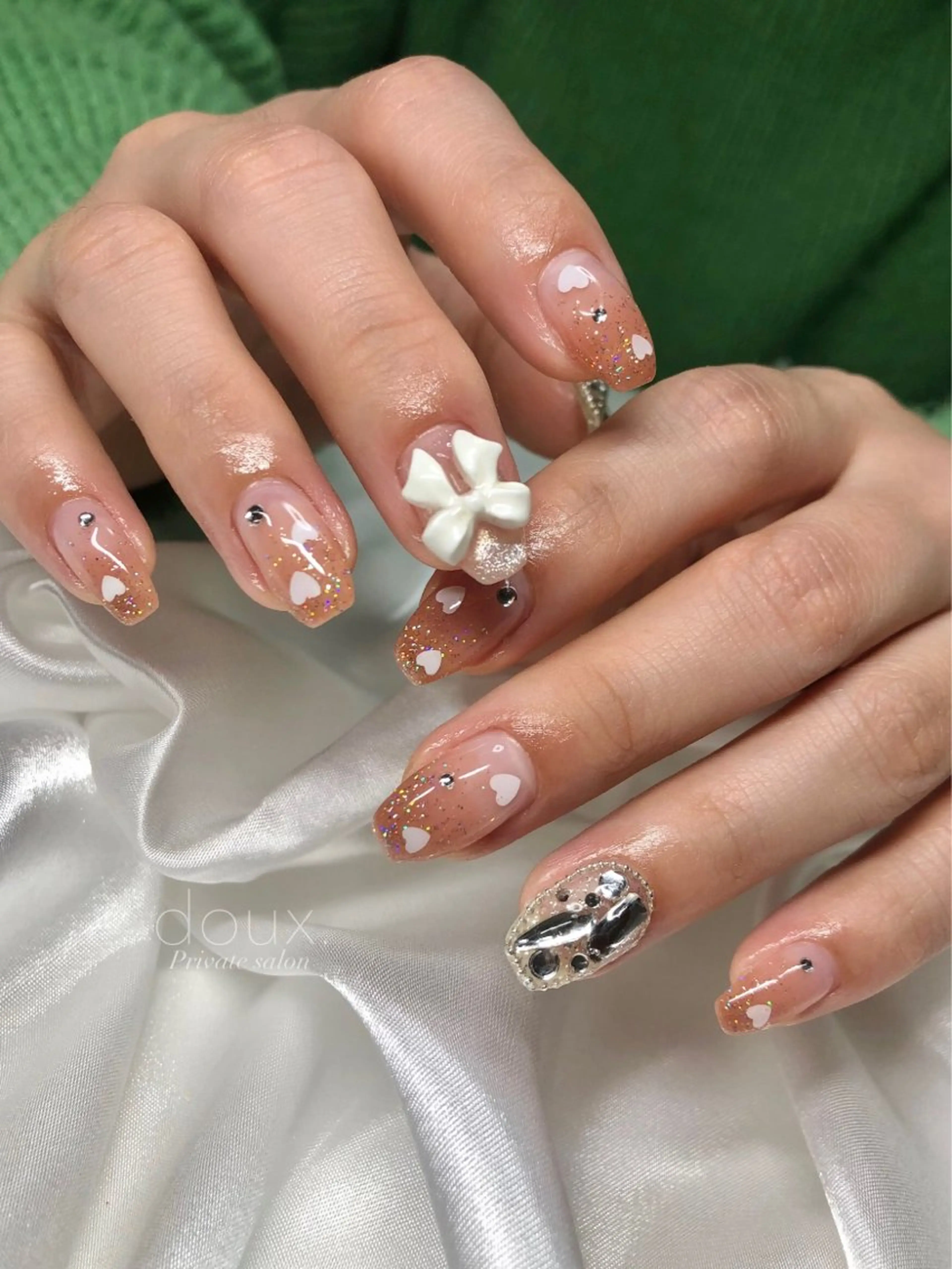 ネイル フラッシュネイル ハート キラキラネイル 韓国ネイル リボン ハンドネイル doux. nailのネイルデザイン
