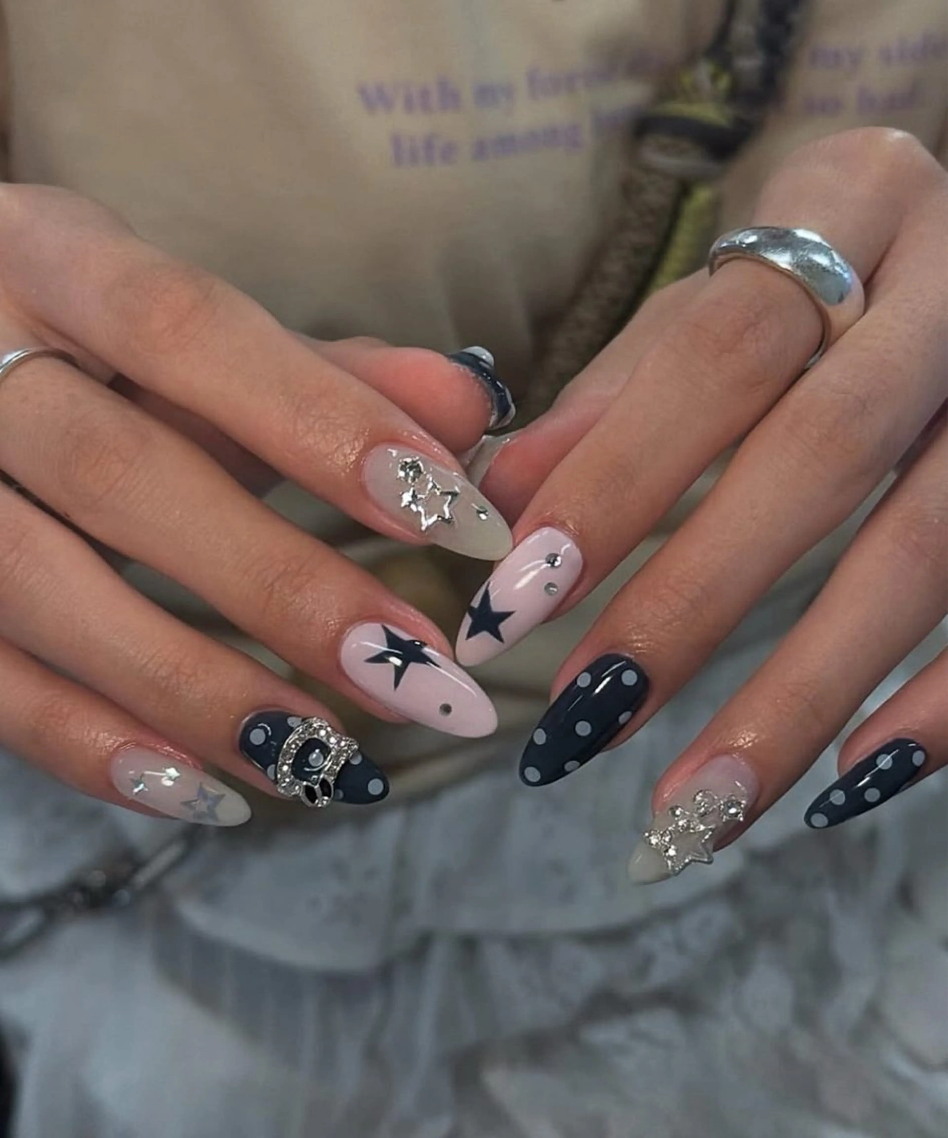 ネイル フレンチネイル グラデーション 韓国ネイル マグネットネイル シンプルネイル ハンドネイル CoMo Nail Studio所属・CoMo Nailのネイルデザイン