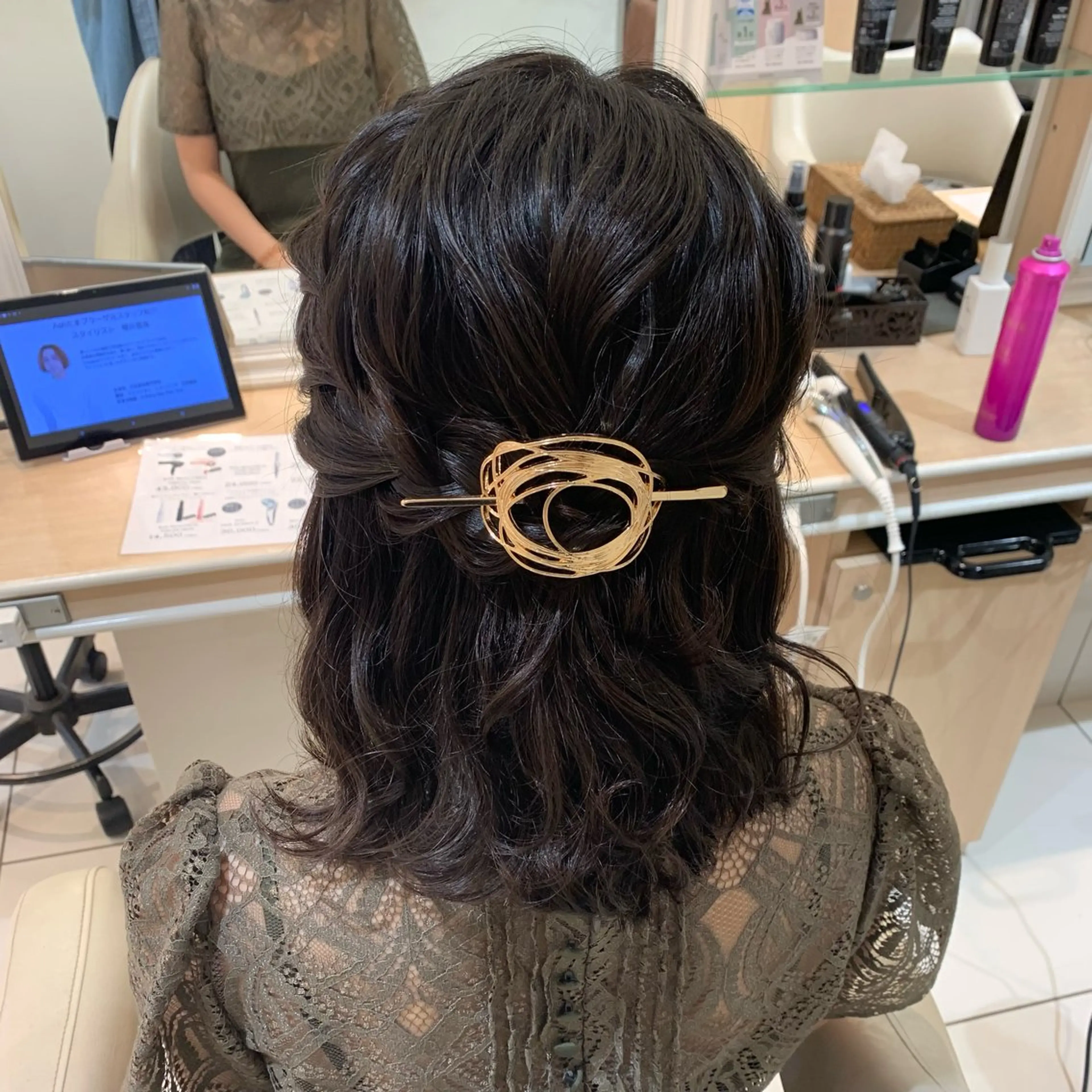 セミロング ヘアアレンジ ヘアセット 宮永 璃沙のヘアスタイル