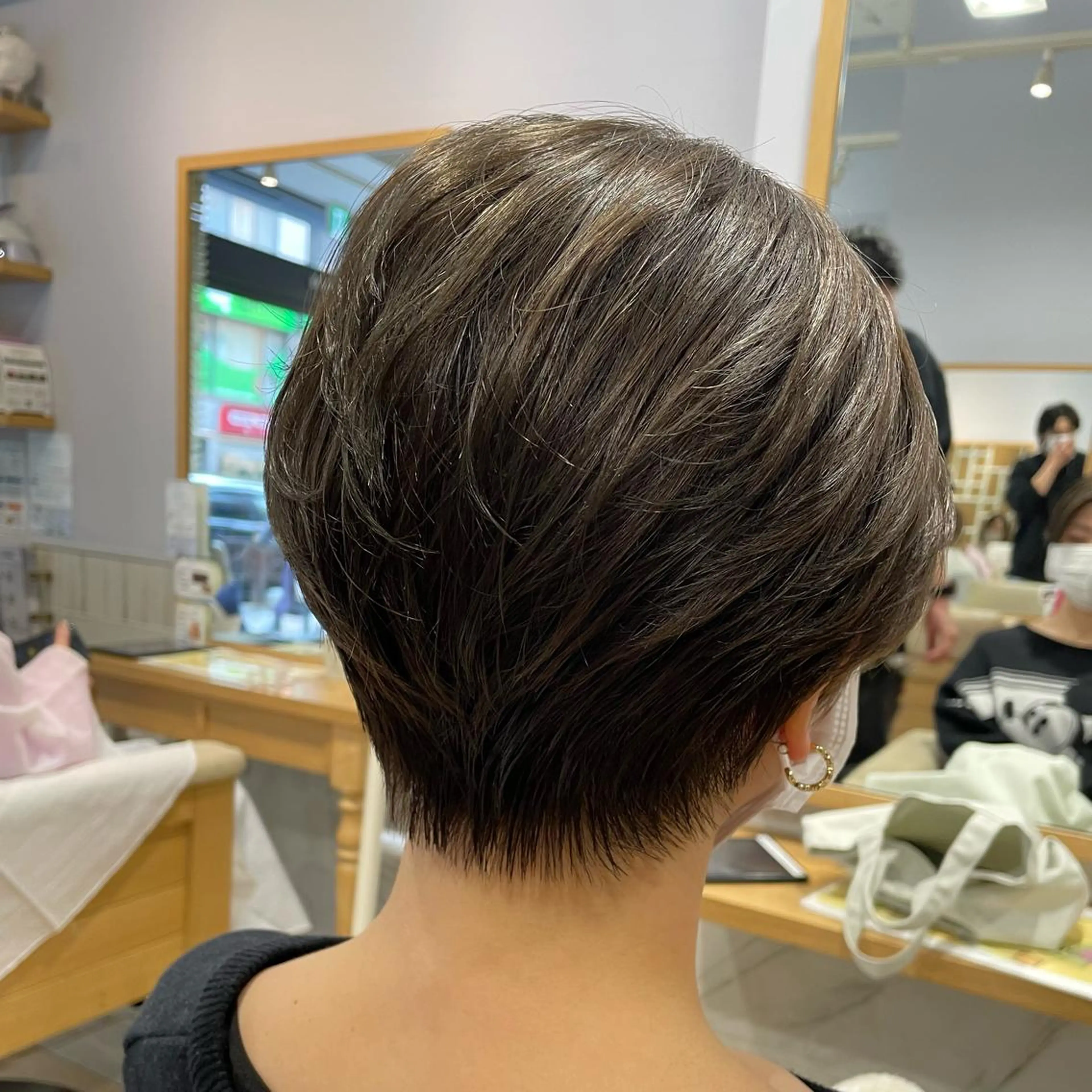 ショート カラー ブラウンカラー ミルクティーブラウン カット ヘアカラー トリートメント すげ さやかのヘアスタイル