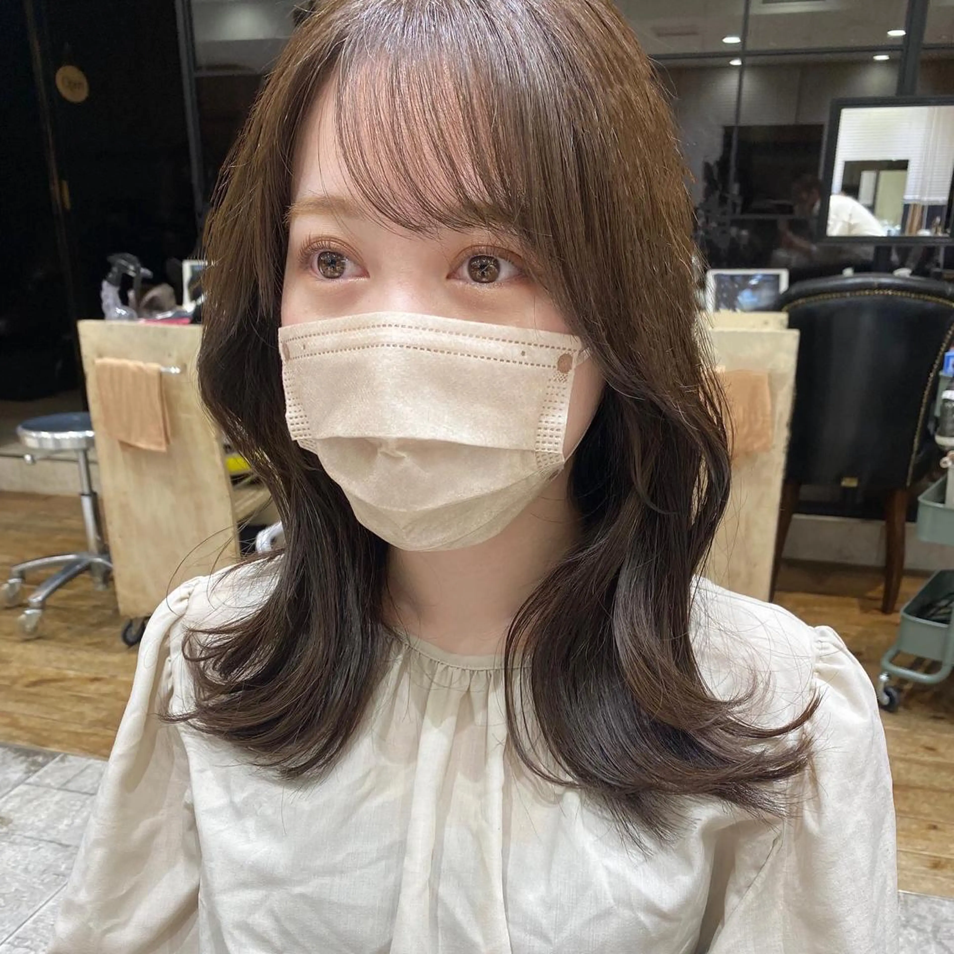 ミディアム カラー ベージュカラー くびれヘア カット ヘアカラー トリートメント 顔周り/くびれヘア 韓国ヘア💕風間るなのヘアスタイル