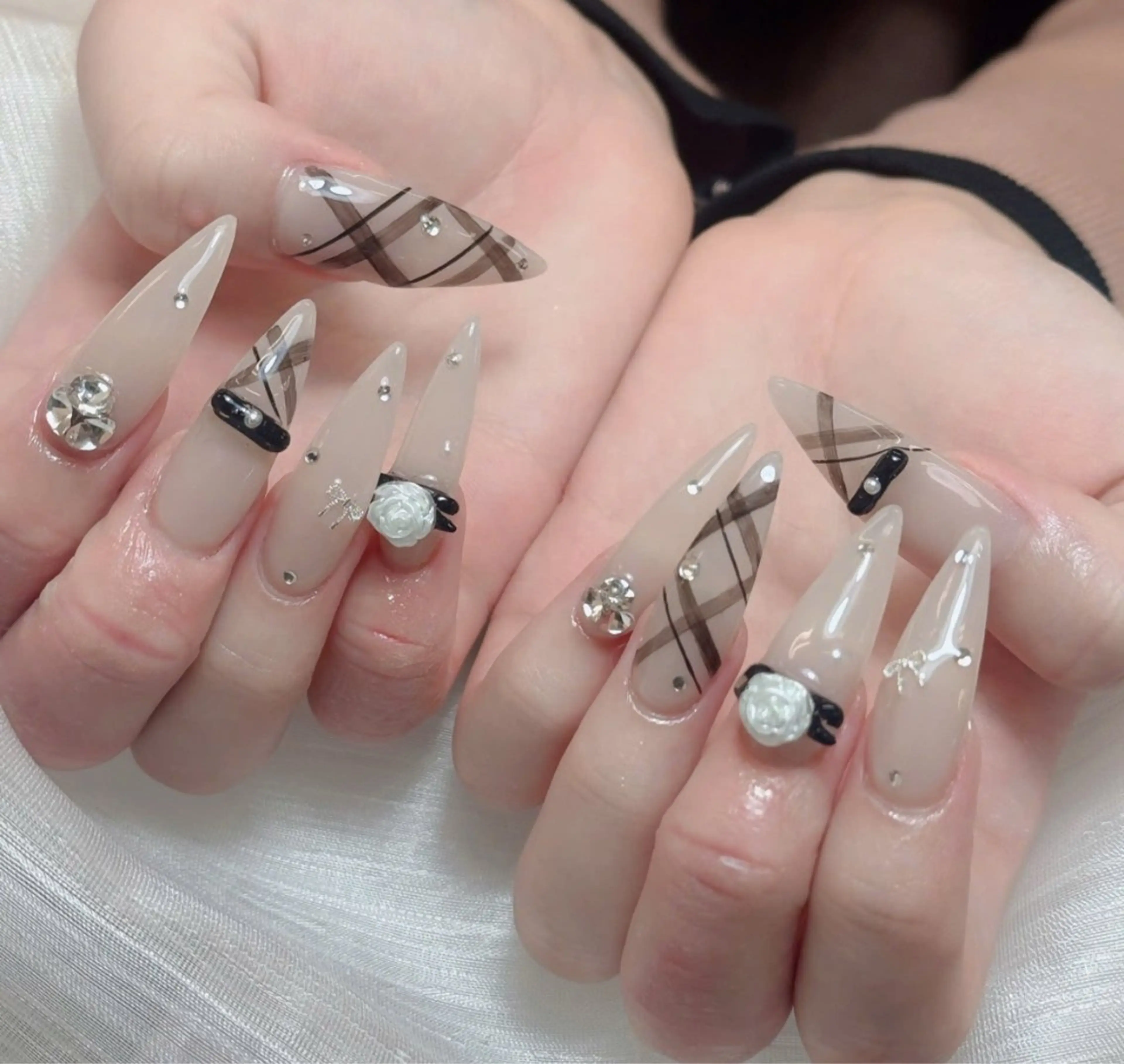 ネイル アートネイル オーロラネイル チークネイル 長さ出し フットネイル Noiranail_ studioのネイルデザイン