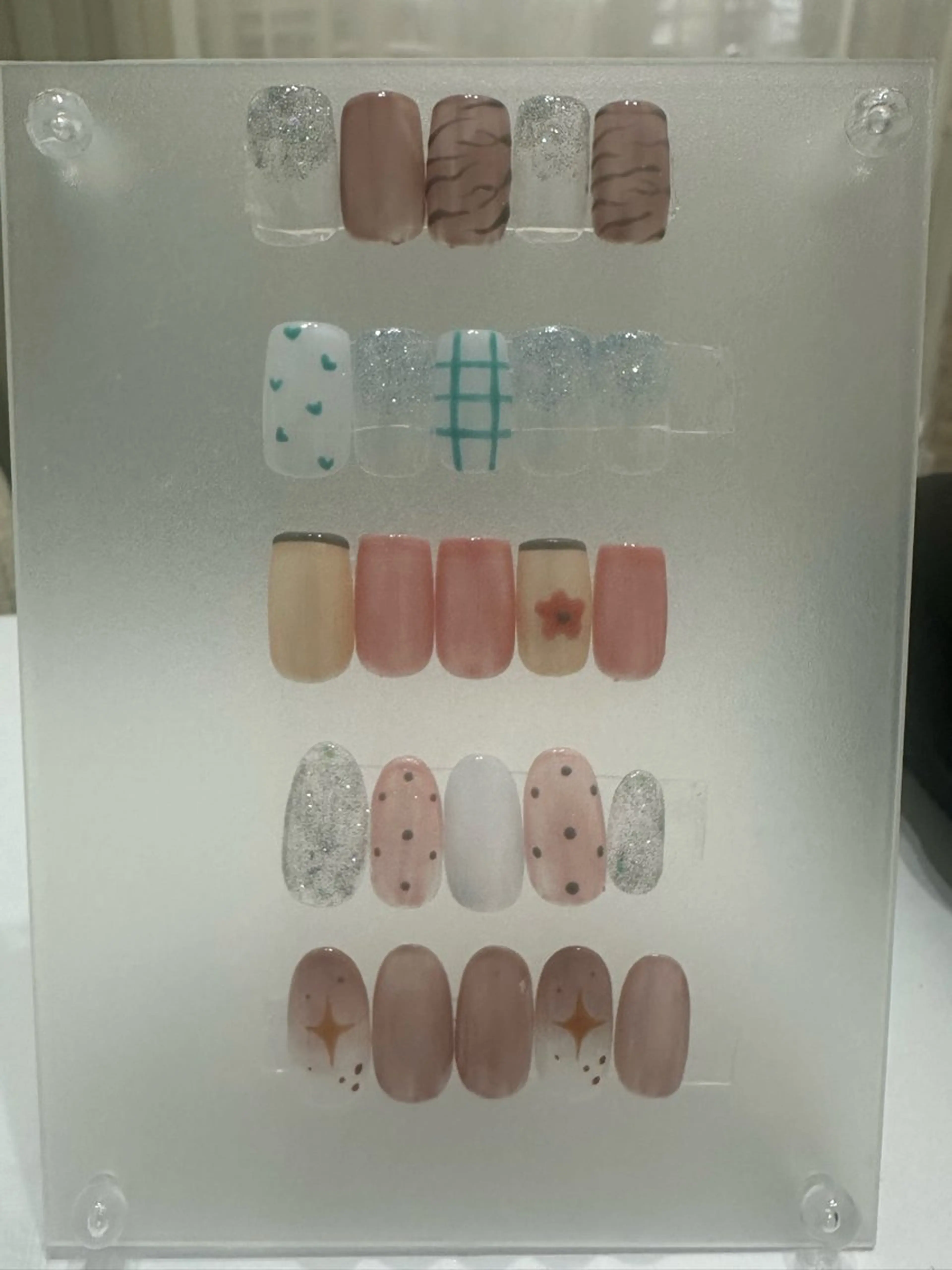 ジュニアネイリスト施術🎀サンプルから選ぶ4本アート✨️￥4,640（オフなし）⚠️現金お支払いのみ⚠️の写真