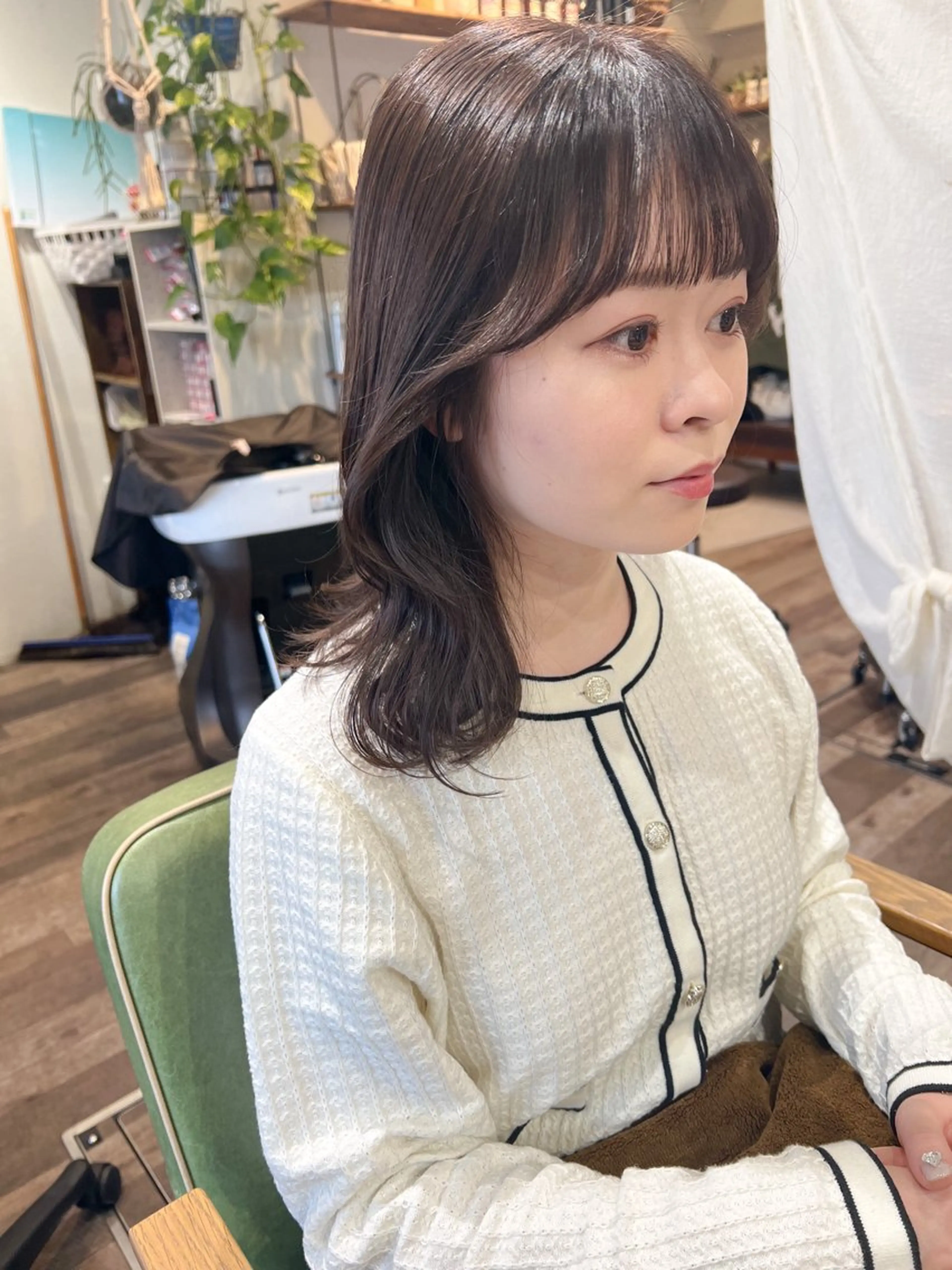 ミディアム カラー ブラウンカラー グレージュ 顔周りカット facce所属・カラーパティシエ facce🌼ikoのヘアスタイル