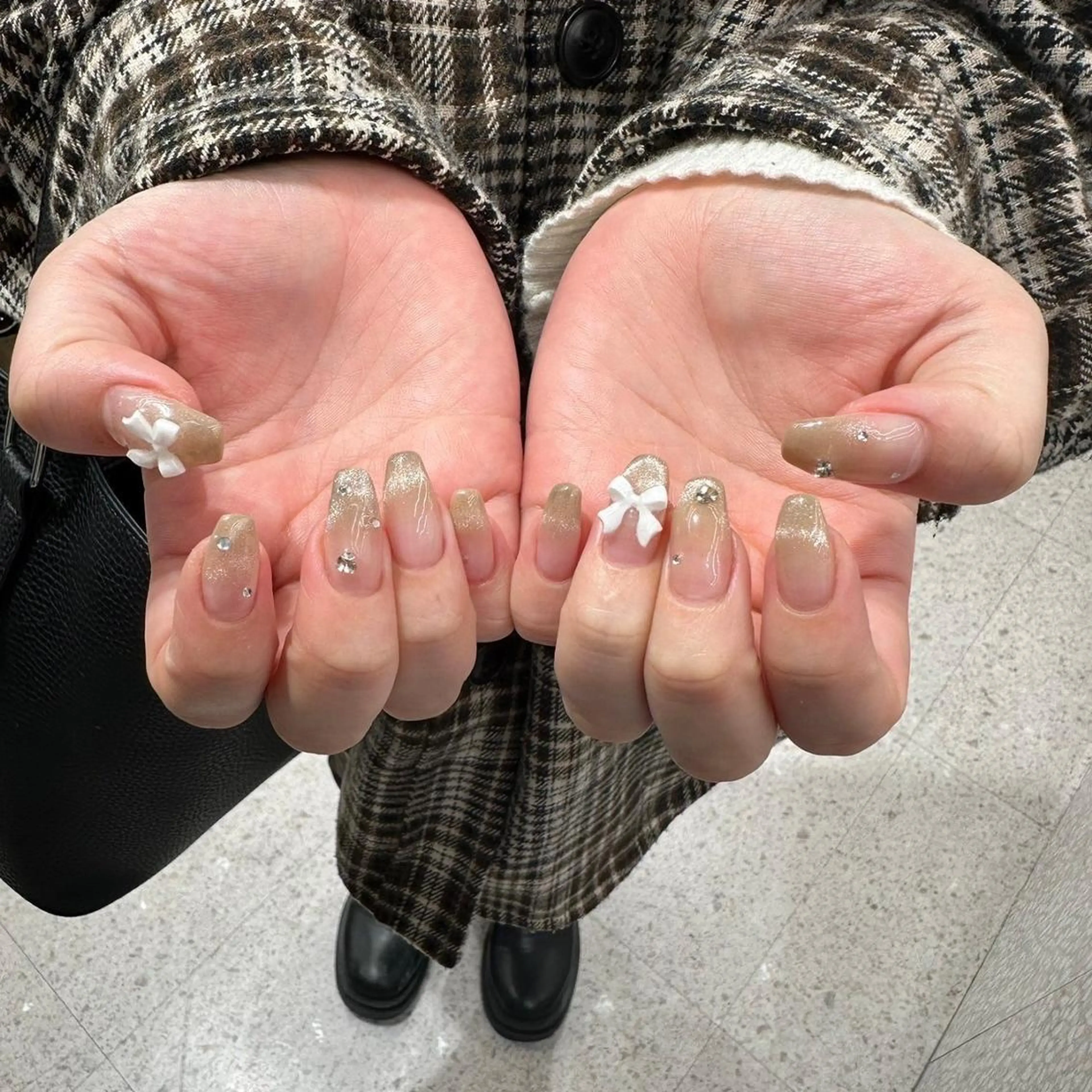 ネイル アートネイル カジュアル ジェルネイル ニュアンスネイル 赤色 💎platinum dollまりん💎のマツエク・マツパデザイン