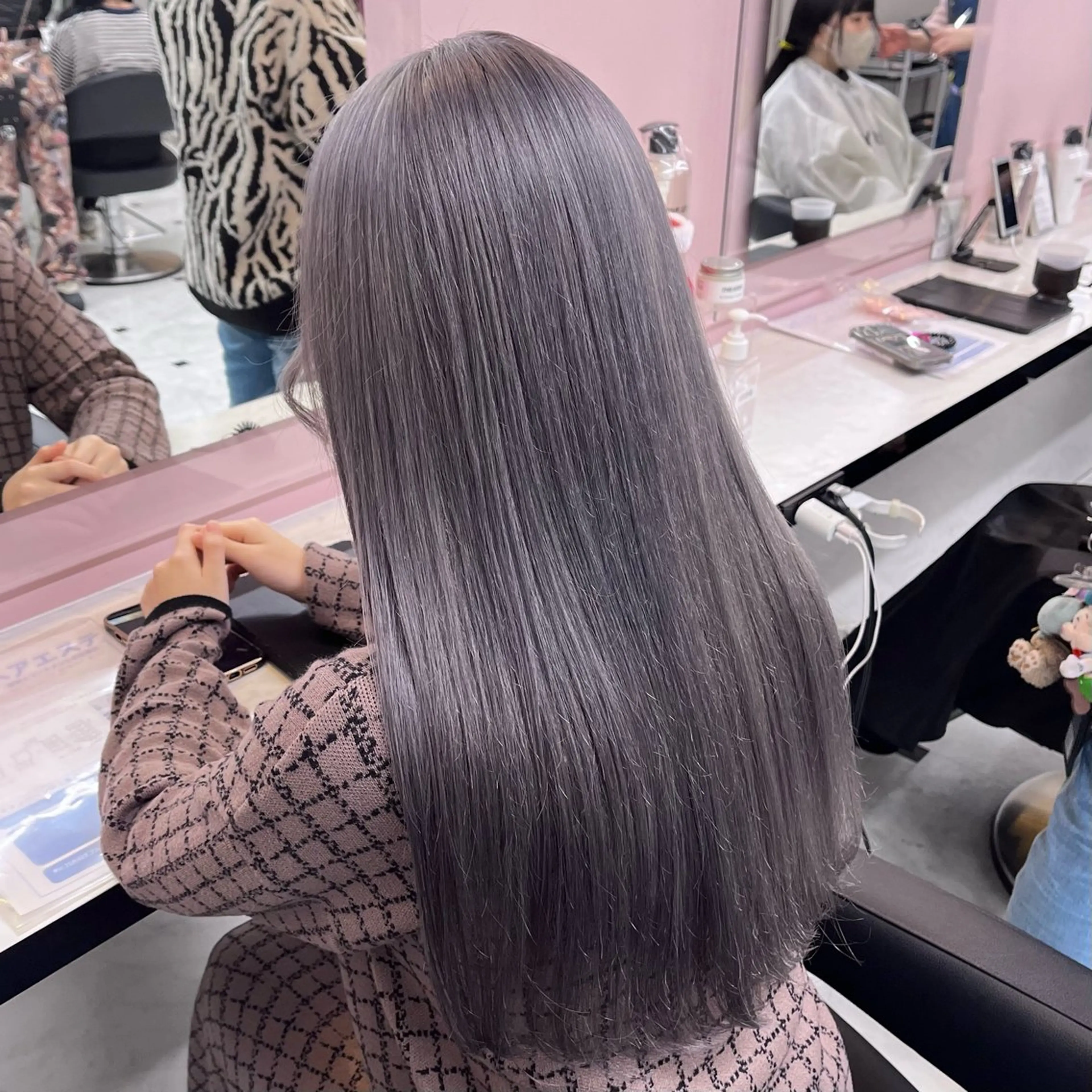 セミロング カラー ヘアアレンジ 🍒透明感カラー🌨 🥕ハイトーンカラーのヘアスタイル