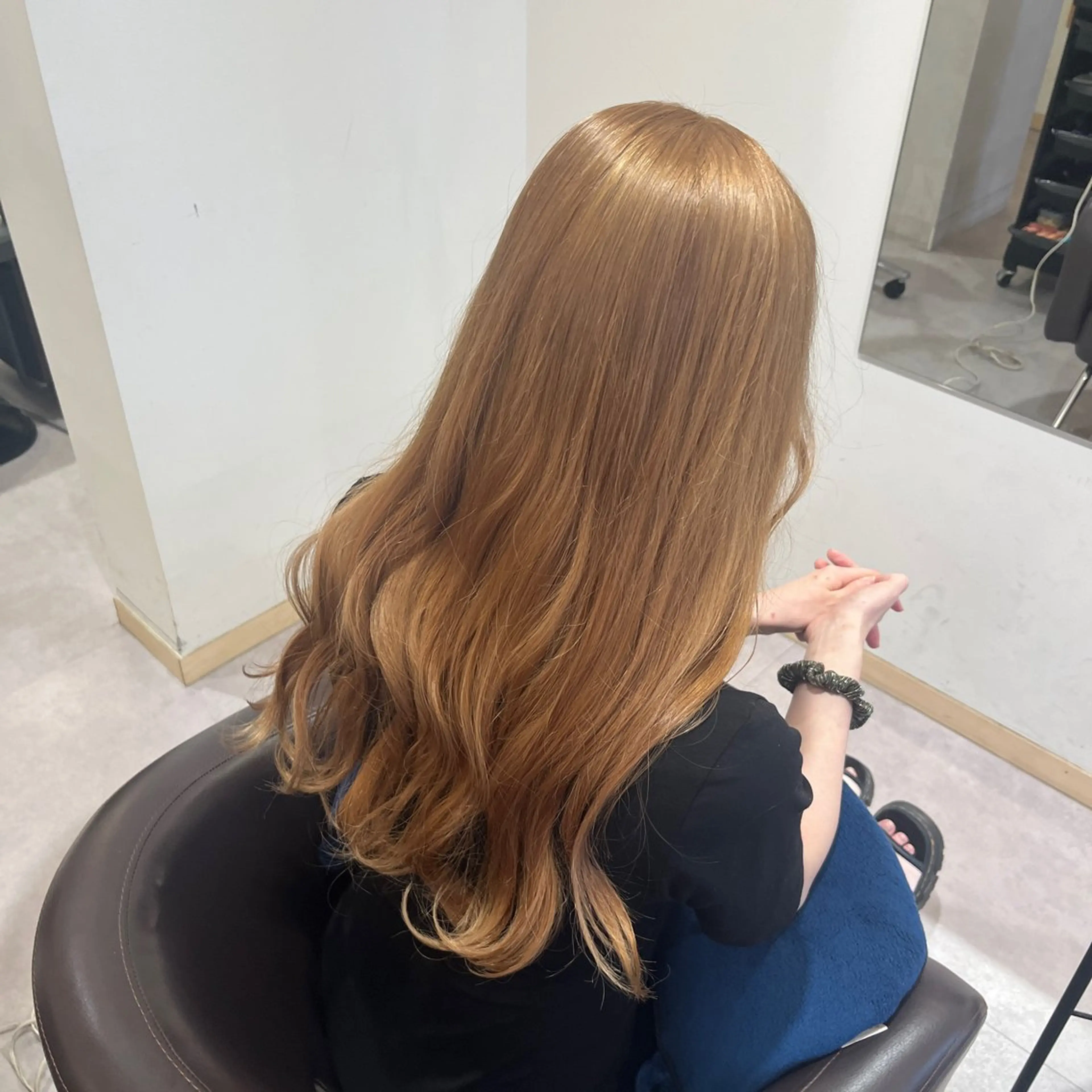 ロング カラー ヘアカラー 荒井 茉凜のヘアスタイル