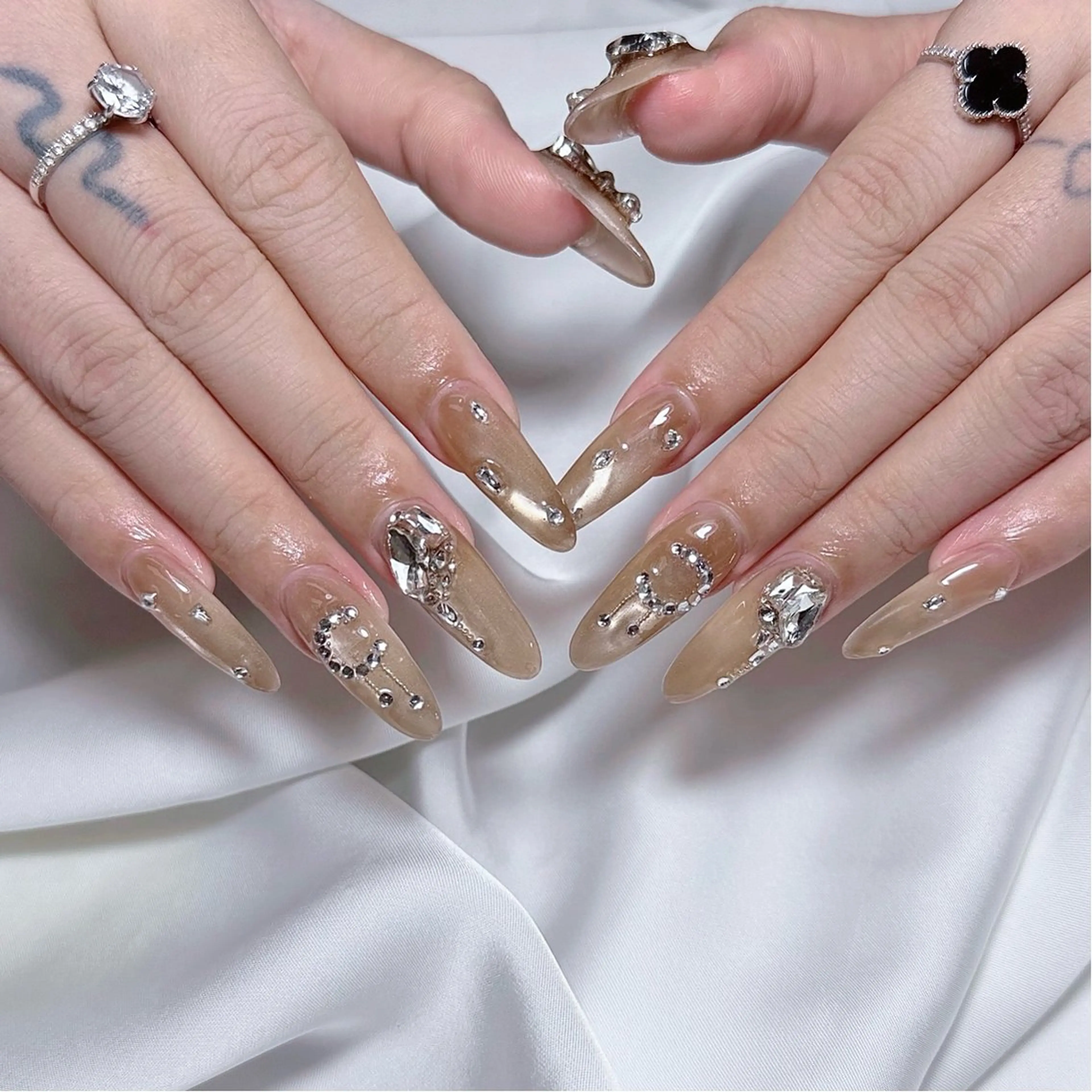 セミロング ハンドネイル Bibi beauty spa Osaka所属・Bibi nail Osakaのネイルデザイン