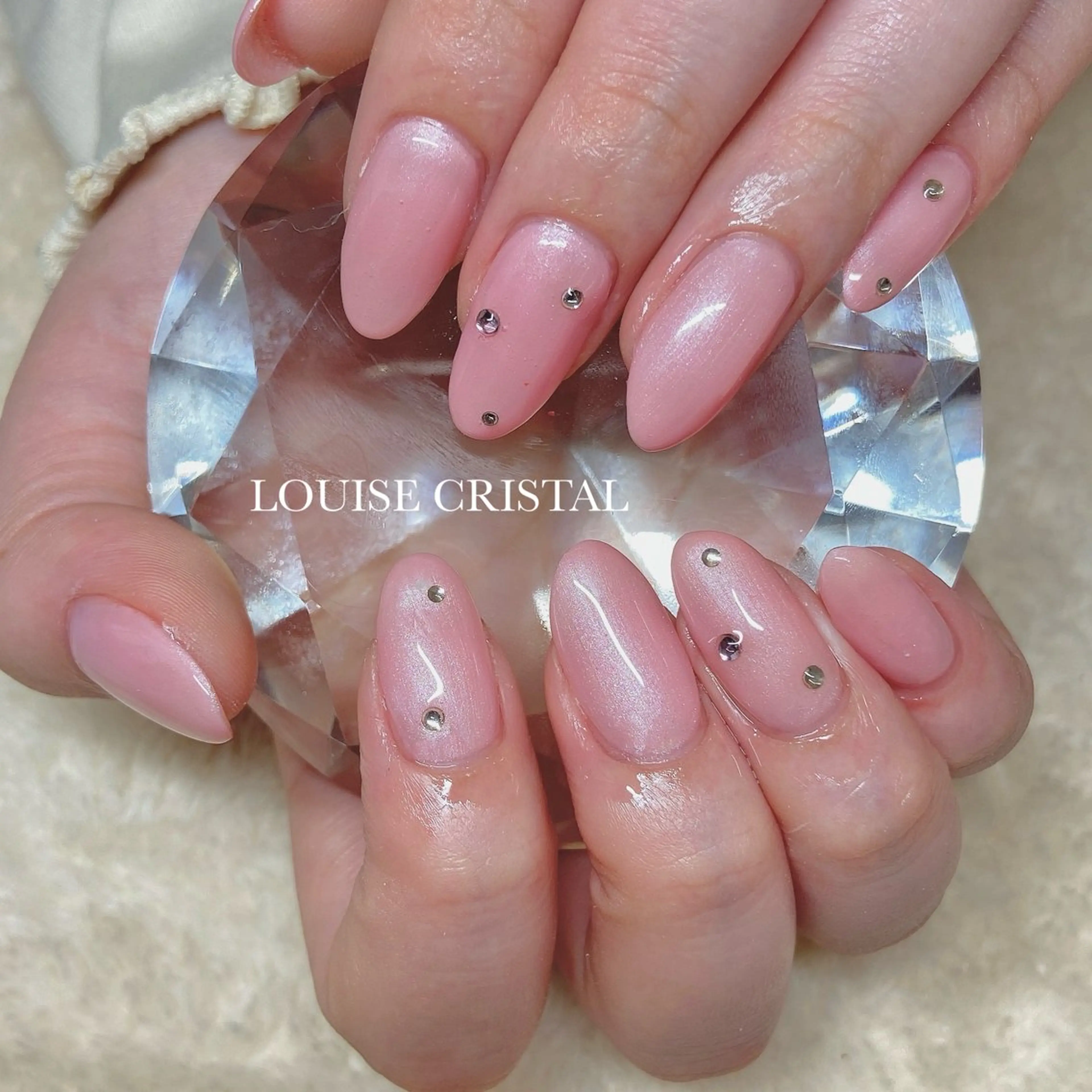 ネイル ハンドネイル LOUISE CRYSTALのネイルデザイン