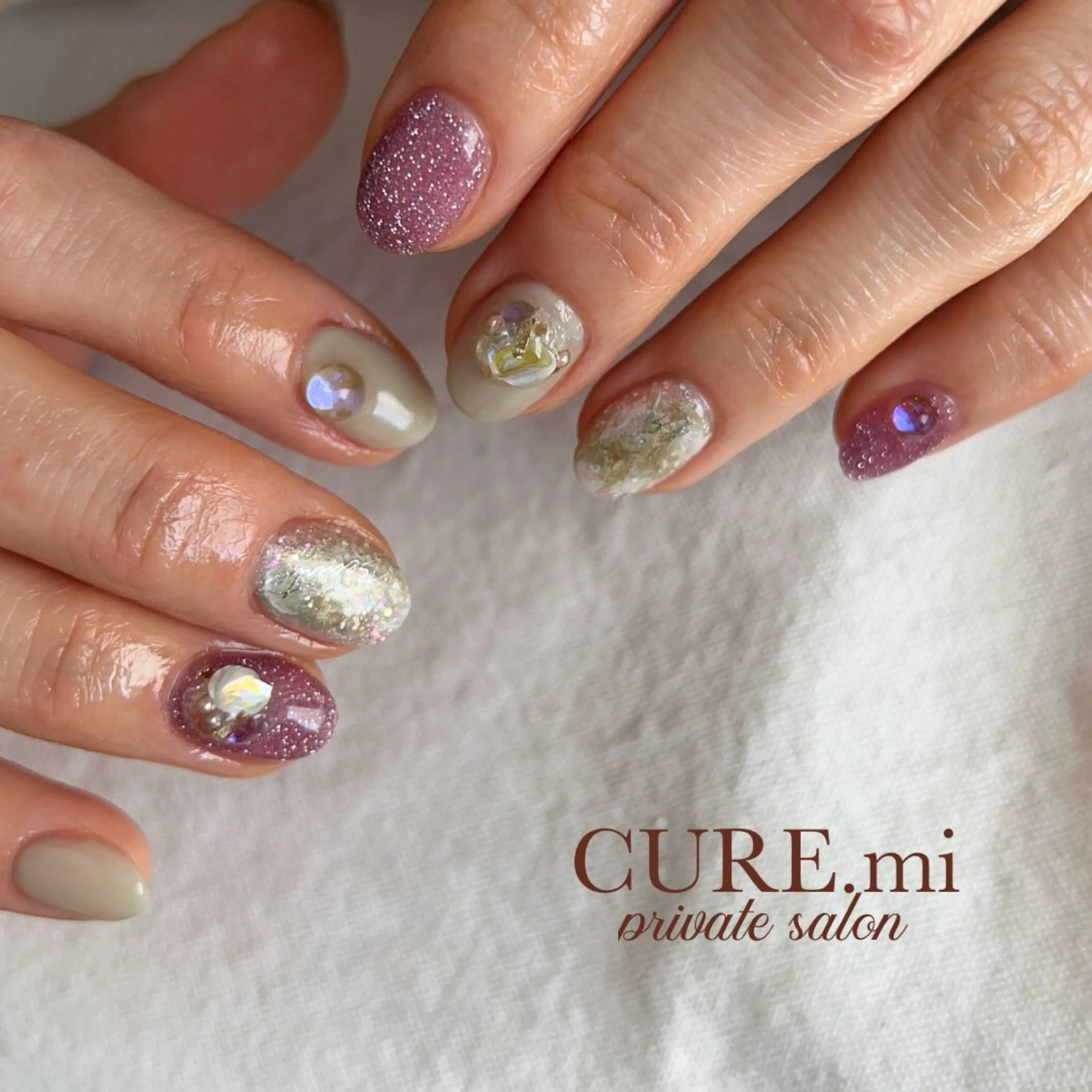 ネイル フラッシュネイル キラキラネイル ニュアンスネイル ハンドネイル ハンドケア CURE.mi所属・伊藤 美香のネイルデザイン