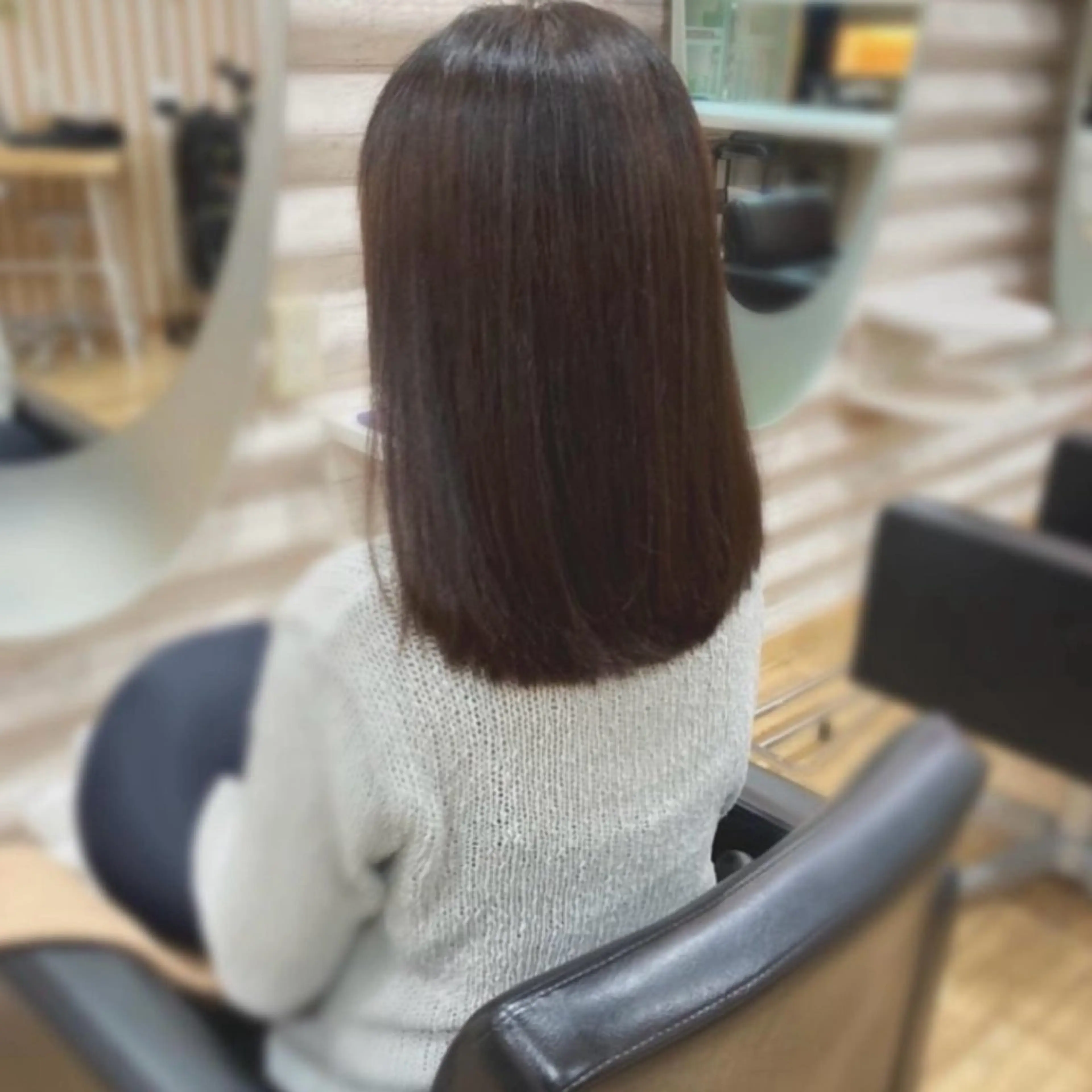 セミロング カラー 髪質改善 トリートメント まとまる軽さカット× トリートメント特化店のヘアスタイル