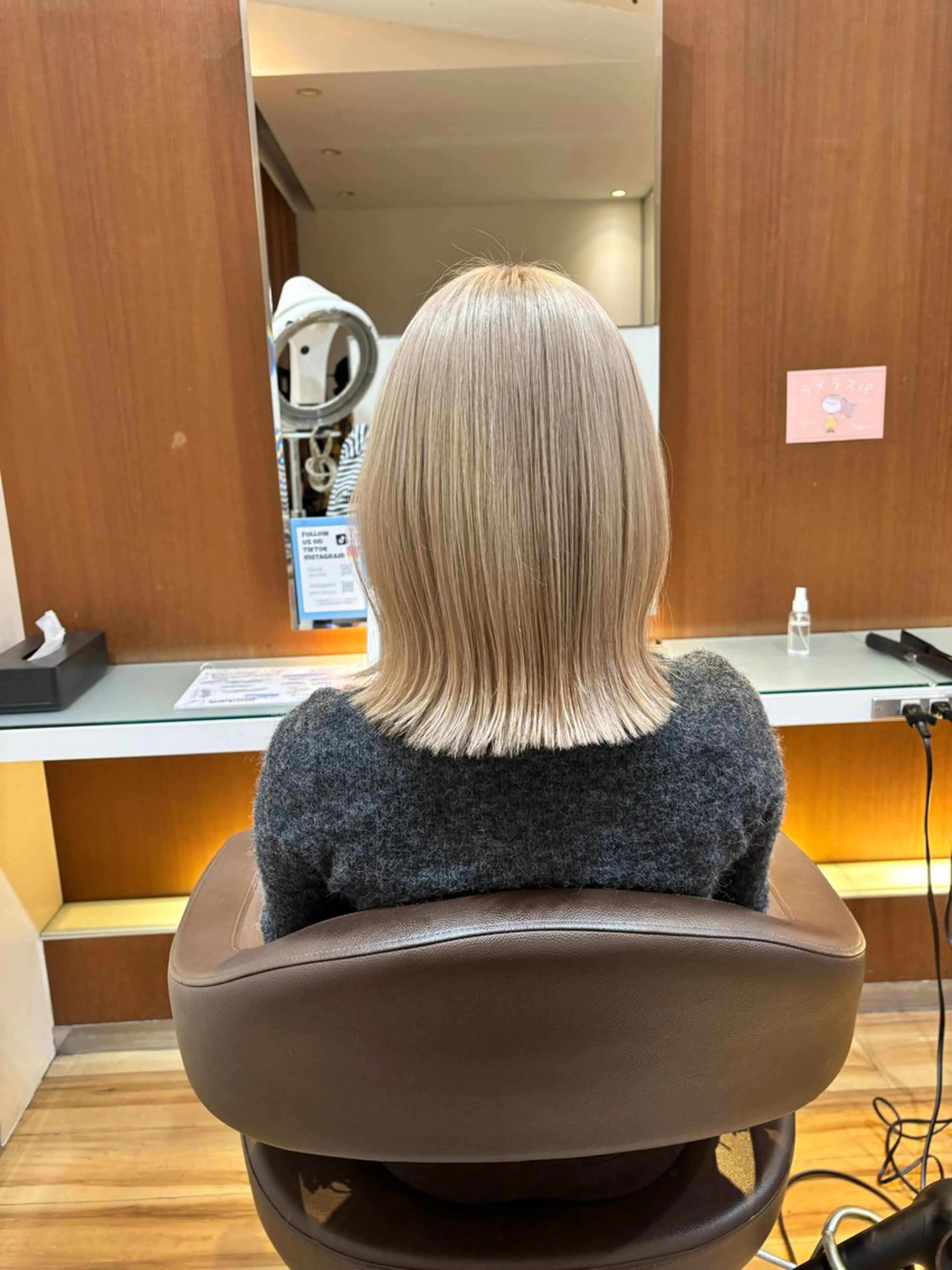 ミディアム カラー ベージュカラー ブリーチ ホワイトベージュ カット ヘアカラー トリートメント レイヤーカット /透明感/千葉怜寿のヘアスタイル