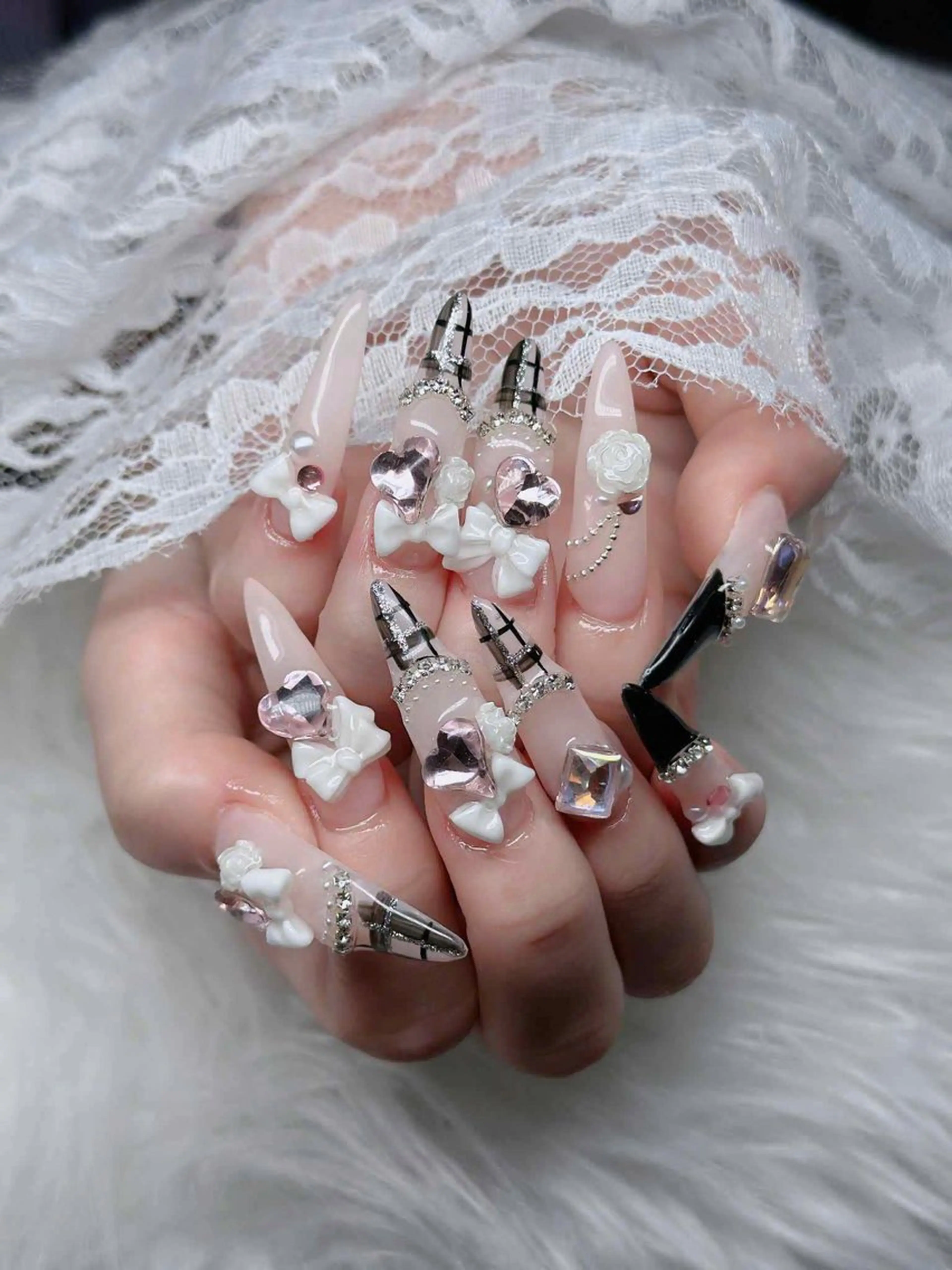 ネイル オーロラネイル フレンチネイル ジェルネイル ハロウィン キラキラネイル ハンドネイル H.baby Nail Salonのネイルデザイン