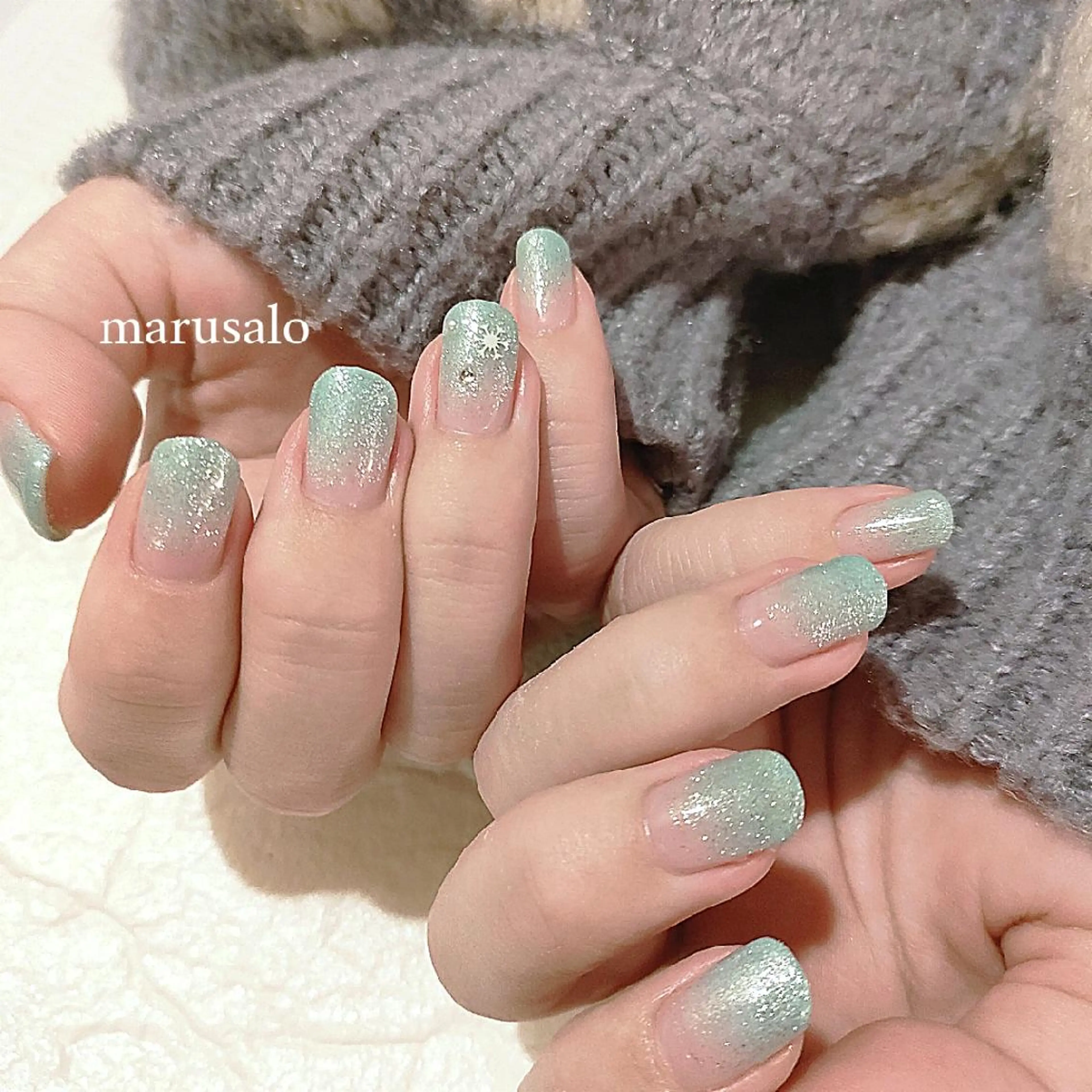 ネイル グラデーション ラメ(グリッター) ラメグラデーション 水色 シンプルネイル ハンドネイル marusalo nailのネイルデザイン