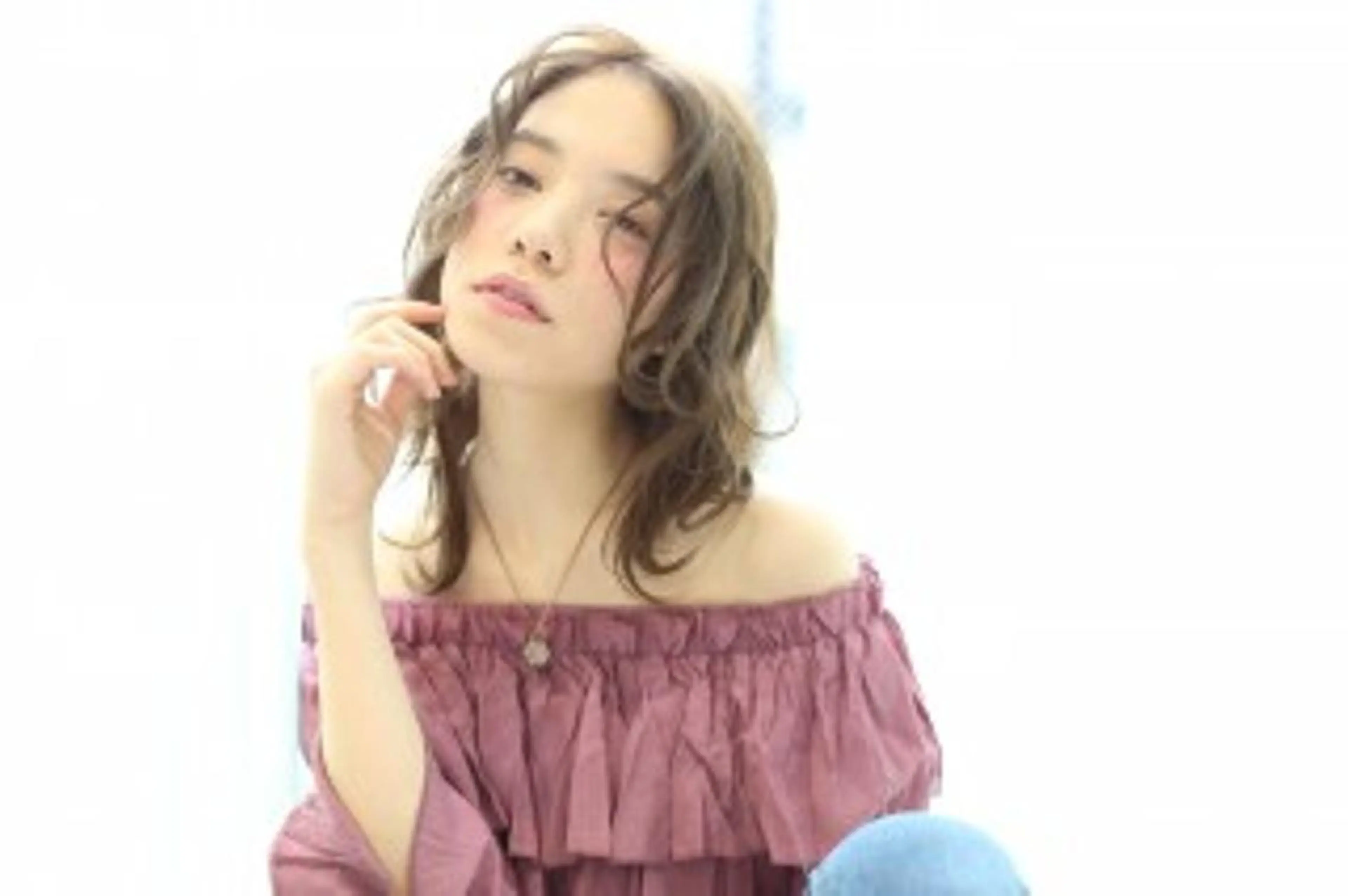 ミディアム 小林 永佳のヘアスタイル