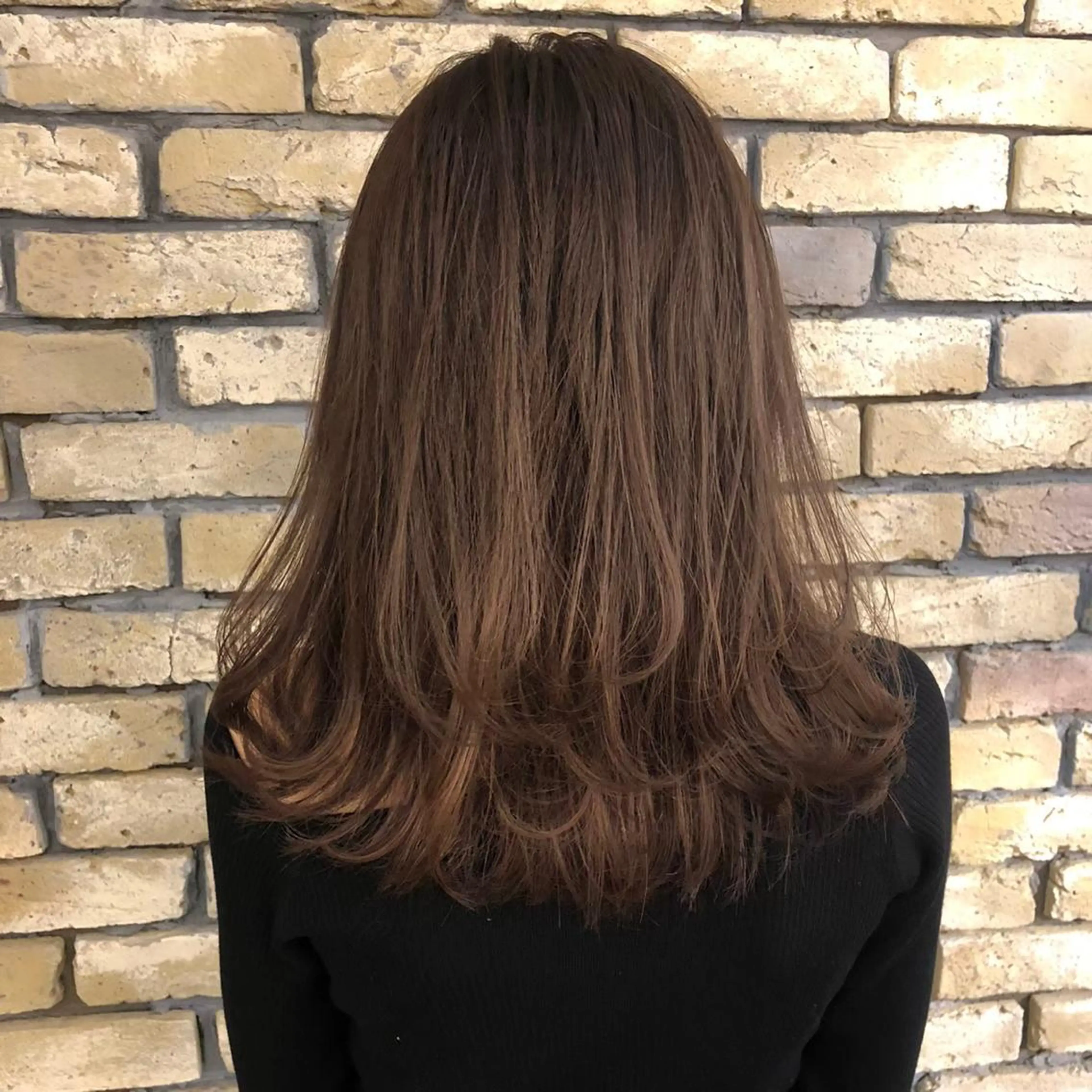 セミロング カラー ベージュカラー イルミナカラー レイヤーカット 小川 美奈のヘアスタイル