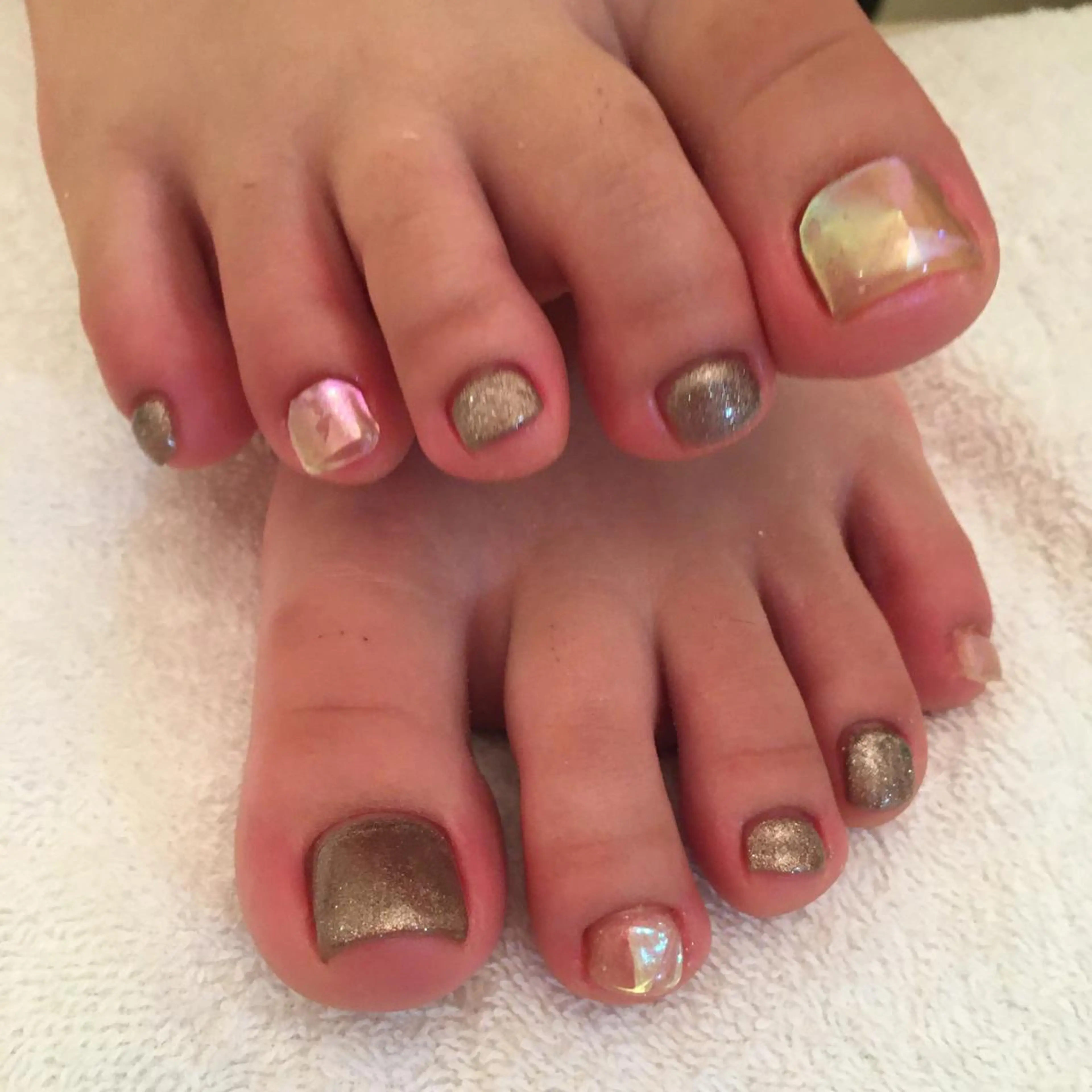 ネイル オーロラネイル フットネイル 氷ネイル・うるうるネイル キラキラネイル ネイルサロン ショコラのネイルデザイン