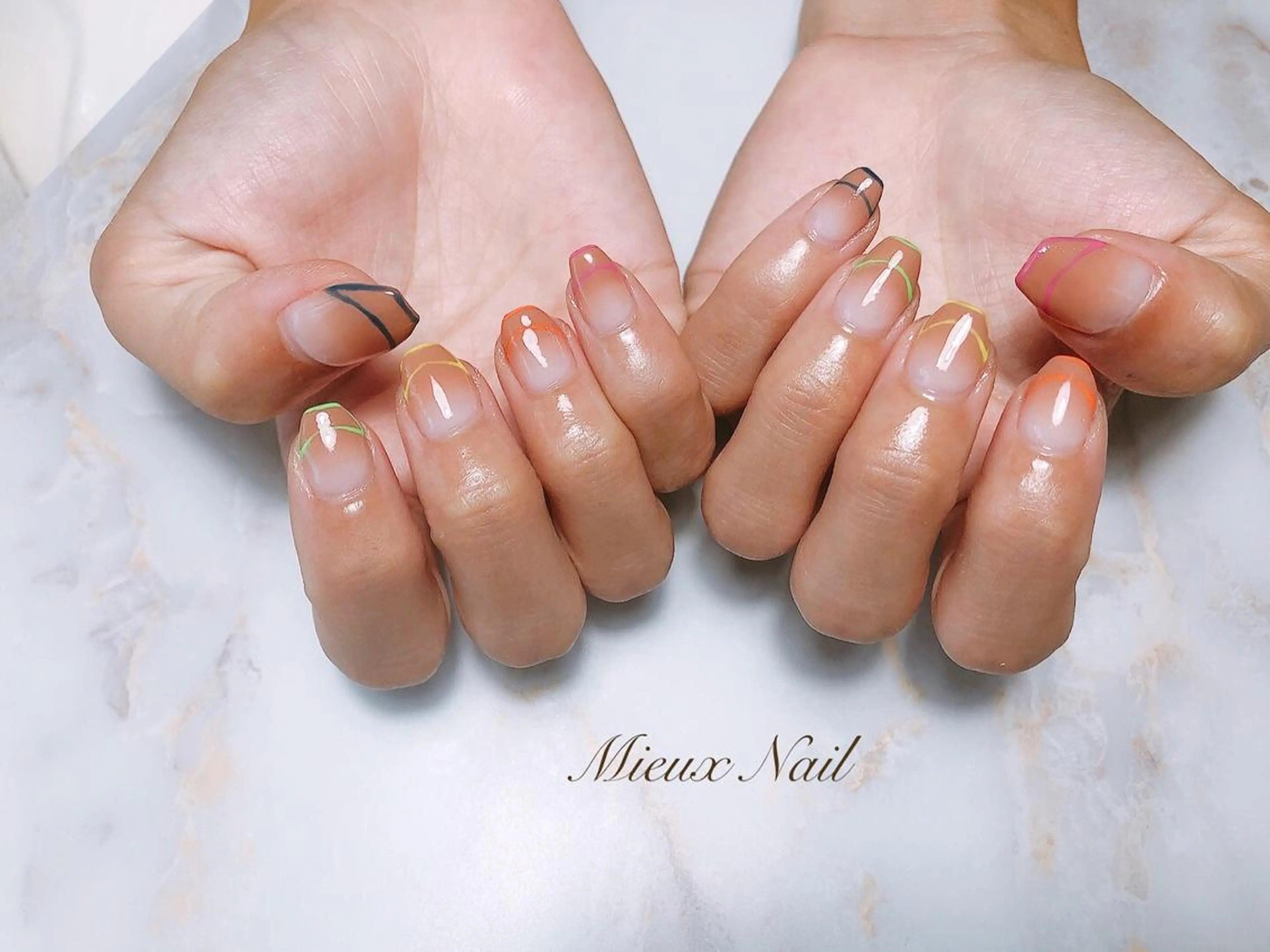 ネイル フレンチネイル グラデーション 持ち込み 市川 麻衣子のネイルデザイン