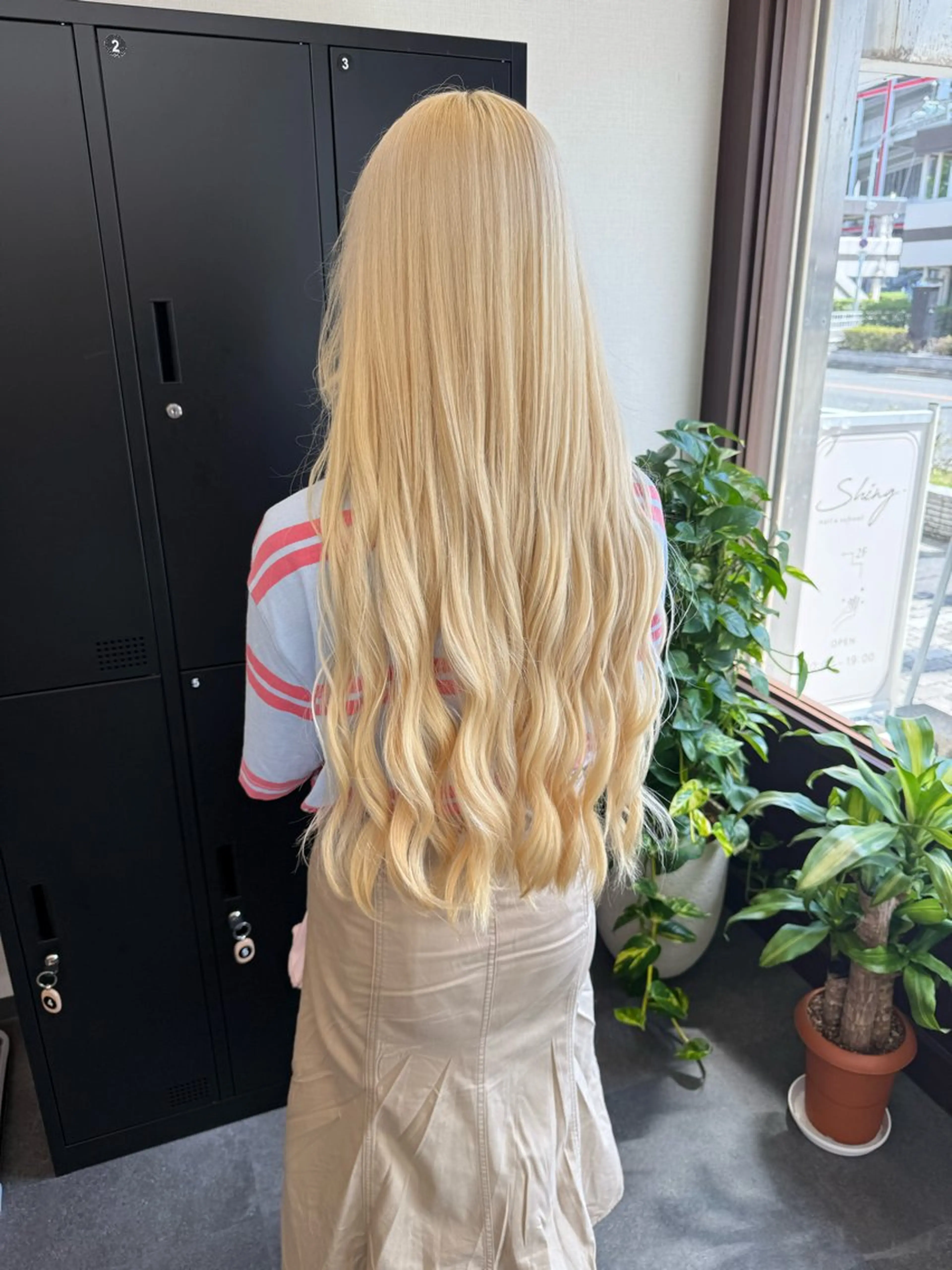 ロング ヘアカラー enn.bleach by t.a.g所属・碇山 楓己のヘアスタイル