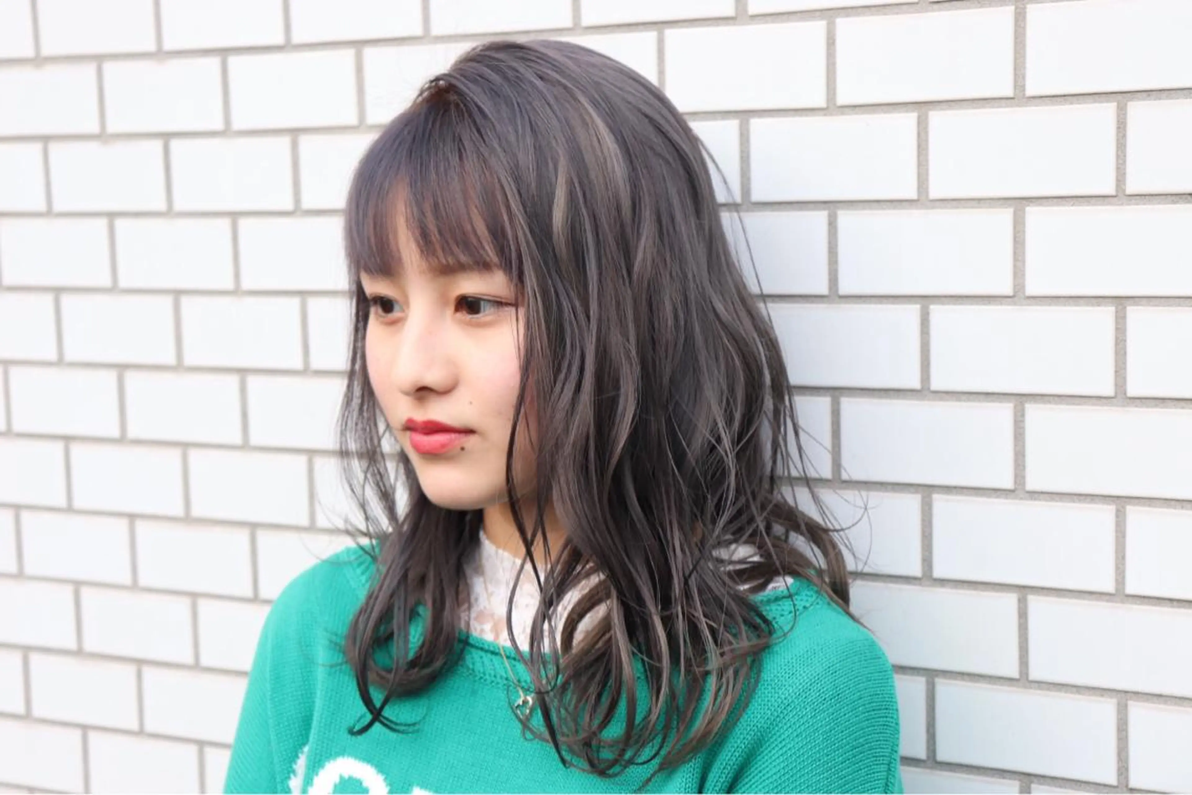 ミディアム アッシュ juve. 別府のヘアスタイル