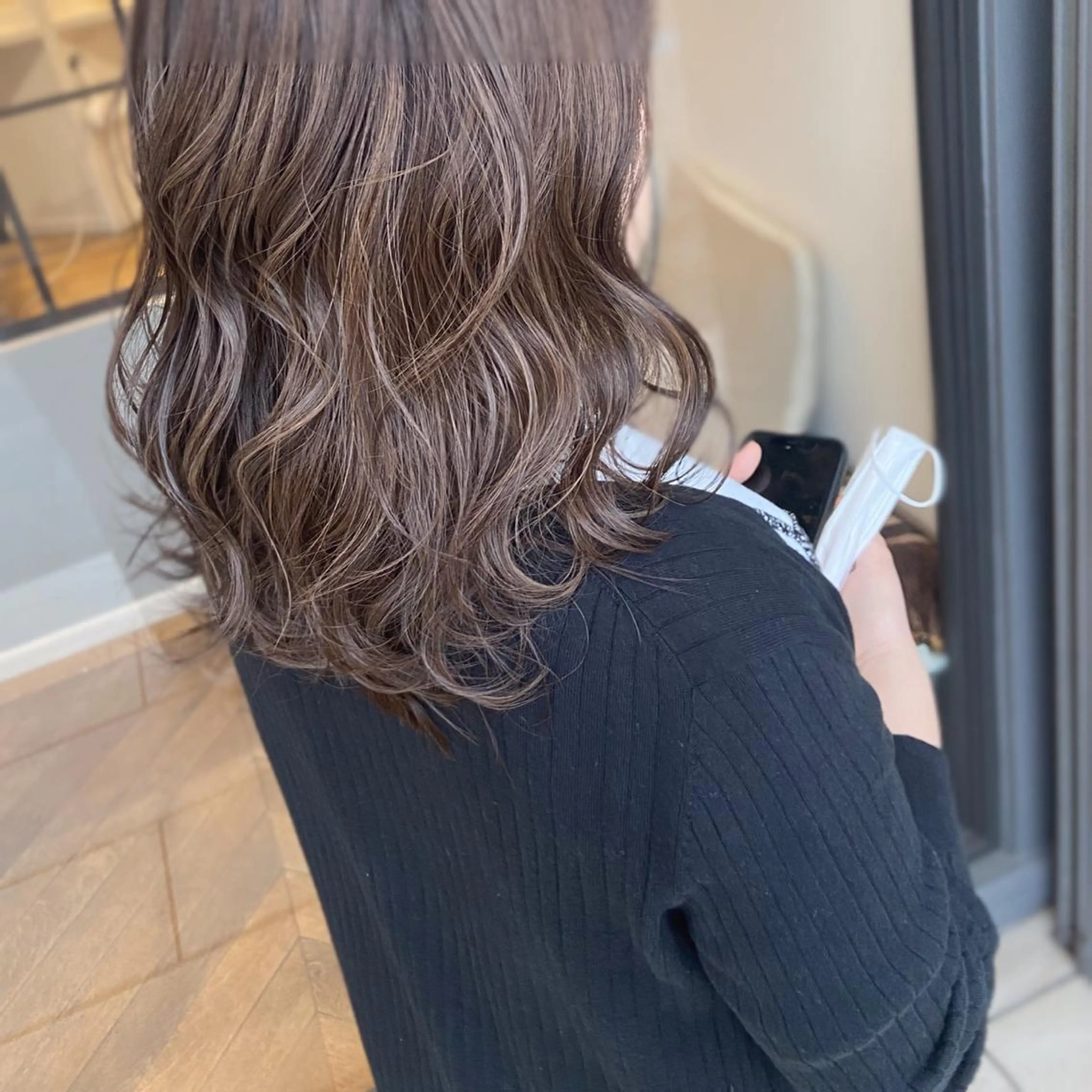 ミディアム アッシュ 峯 志帆のヘアスタイル
