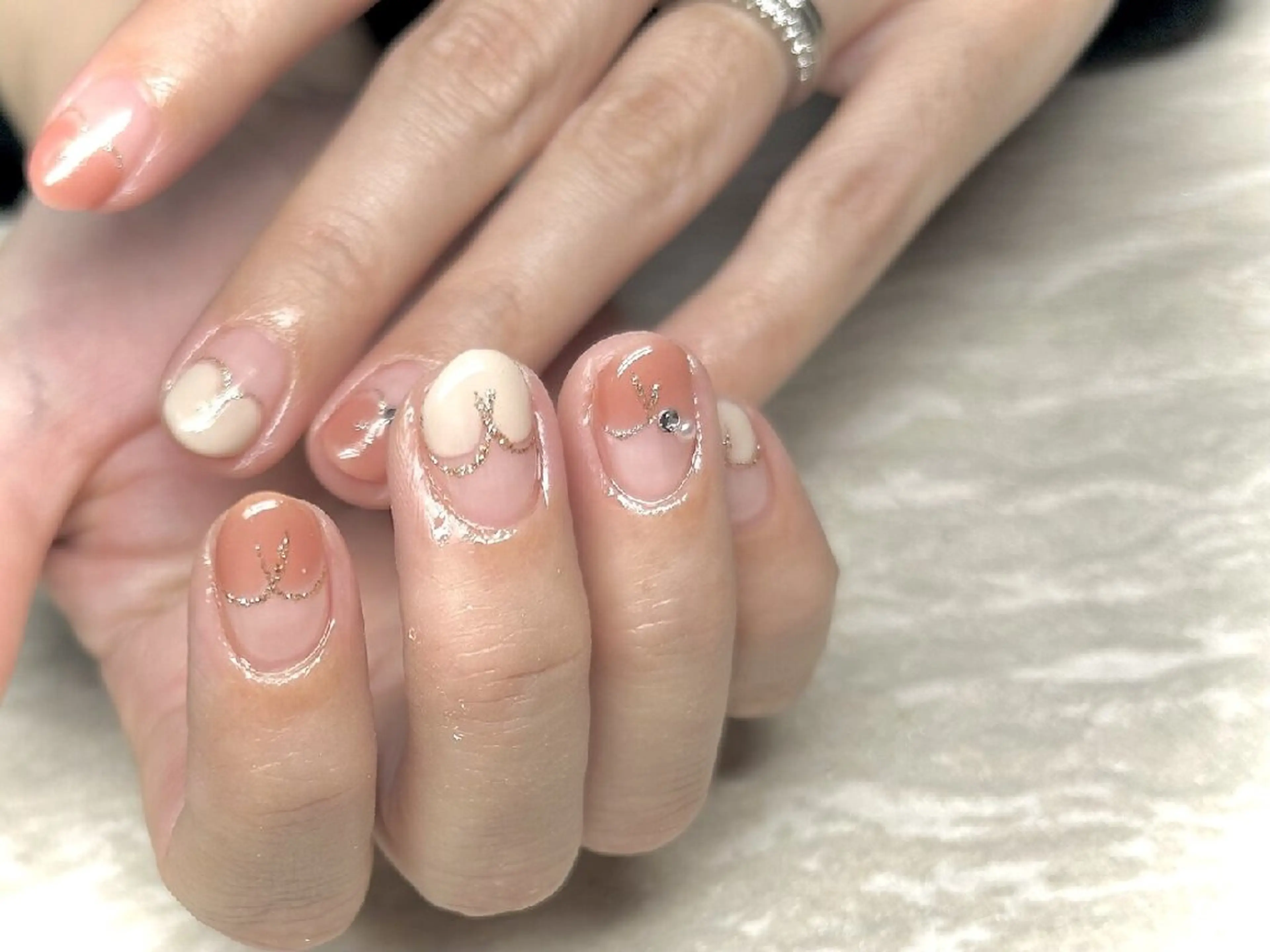 ネイル フレンチネイル ハート ハンドネイル JULIE NAILのネイルデザイン