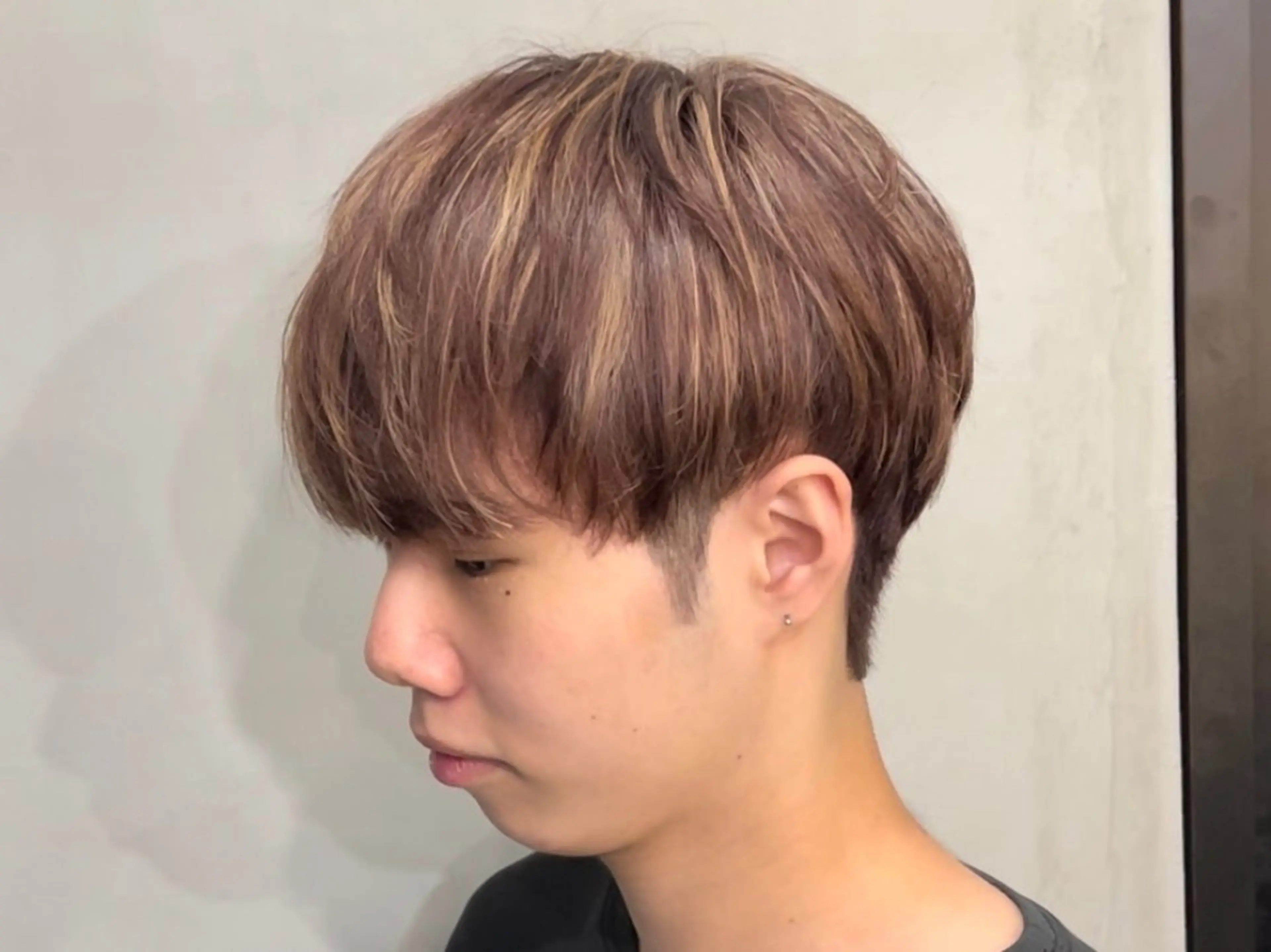 カラー メンズ メンズブリーチ メンズハイライト ブリーチ ハイライトカラー ピンクカラー カット ヘアカラー 💡似合わせのプロ 💡takutoのヘアスタイル