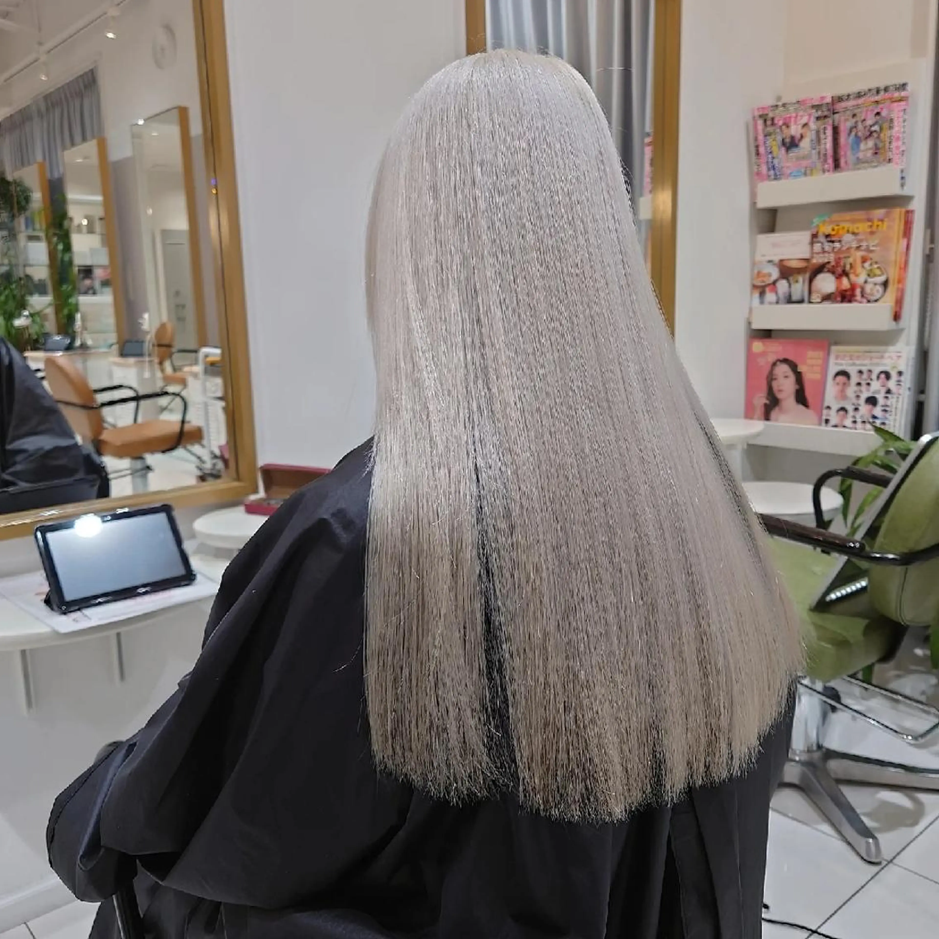 ロング 新潟ハイトーンカラー NO.1✨ 小川 巧のヘアスタイル